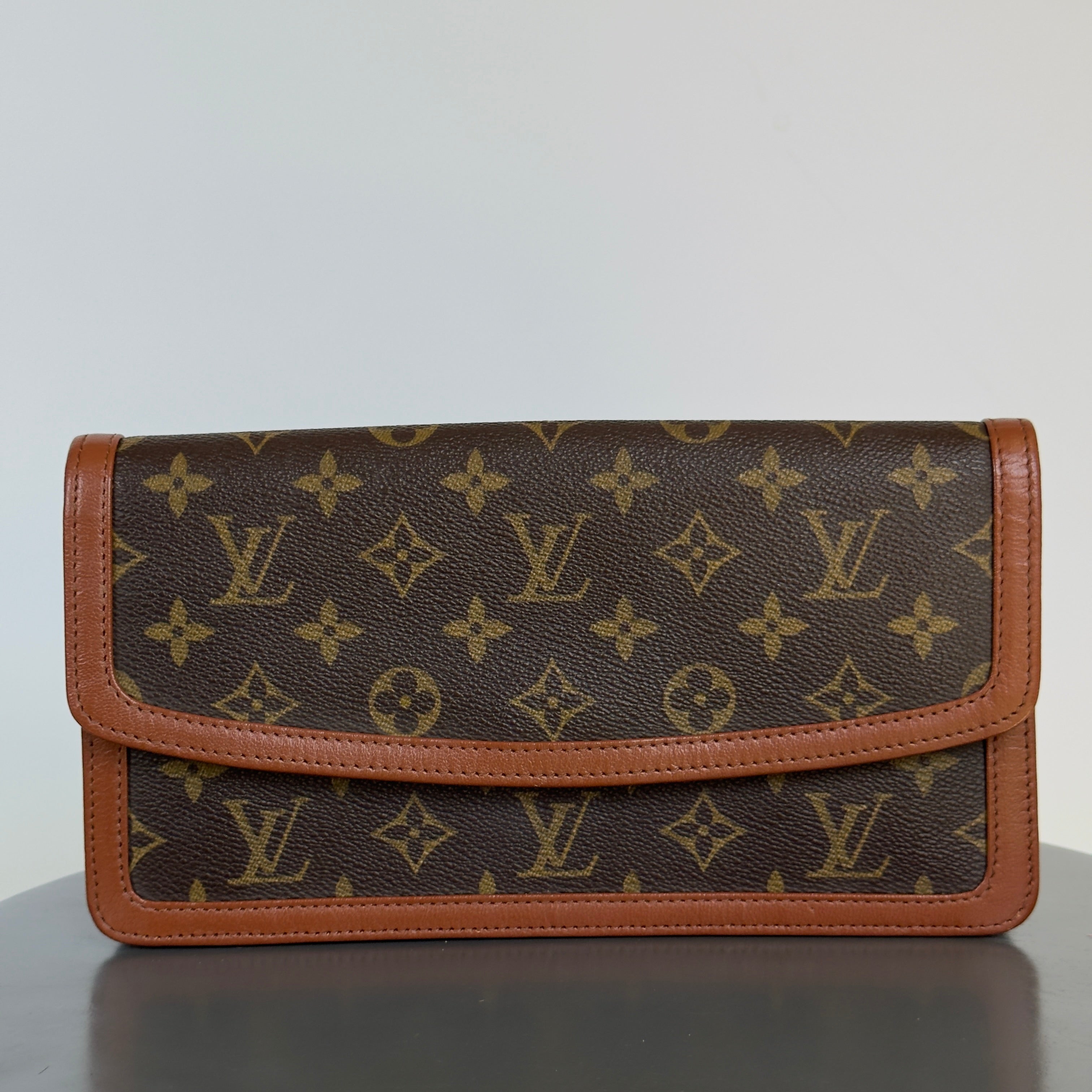 Vintage Louis Vuitton Dame Monogram Pochette Clutch - Queen May