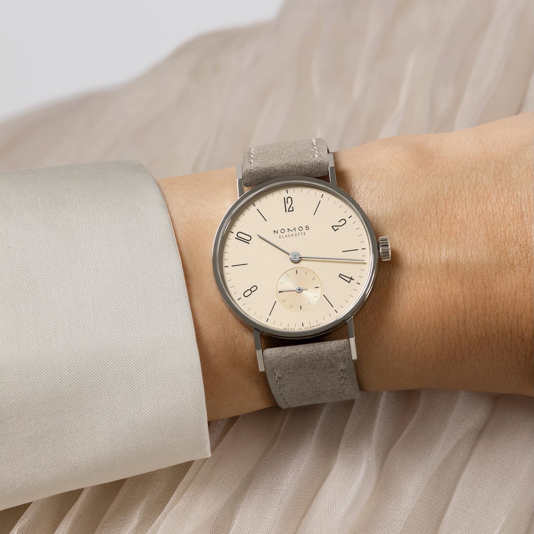 Nomos Glashütte Tangente 33 Champagne - Queen May