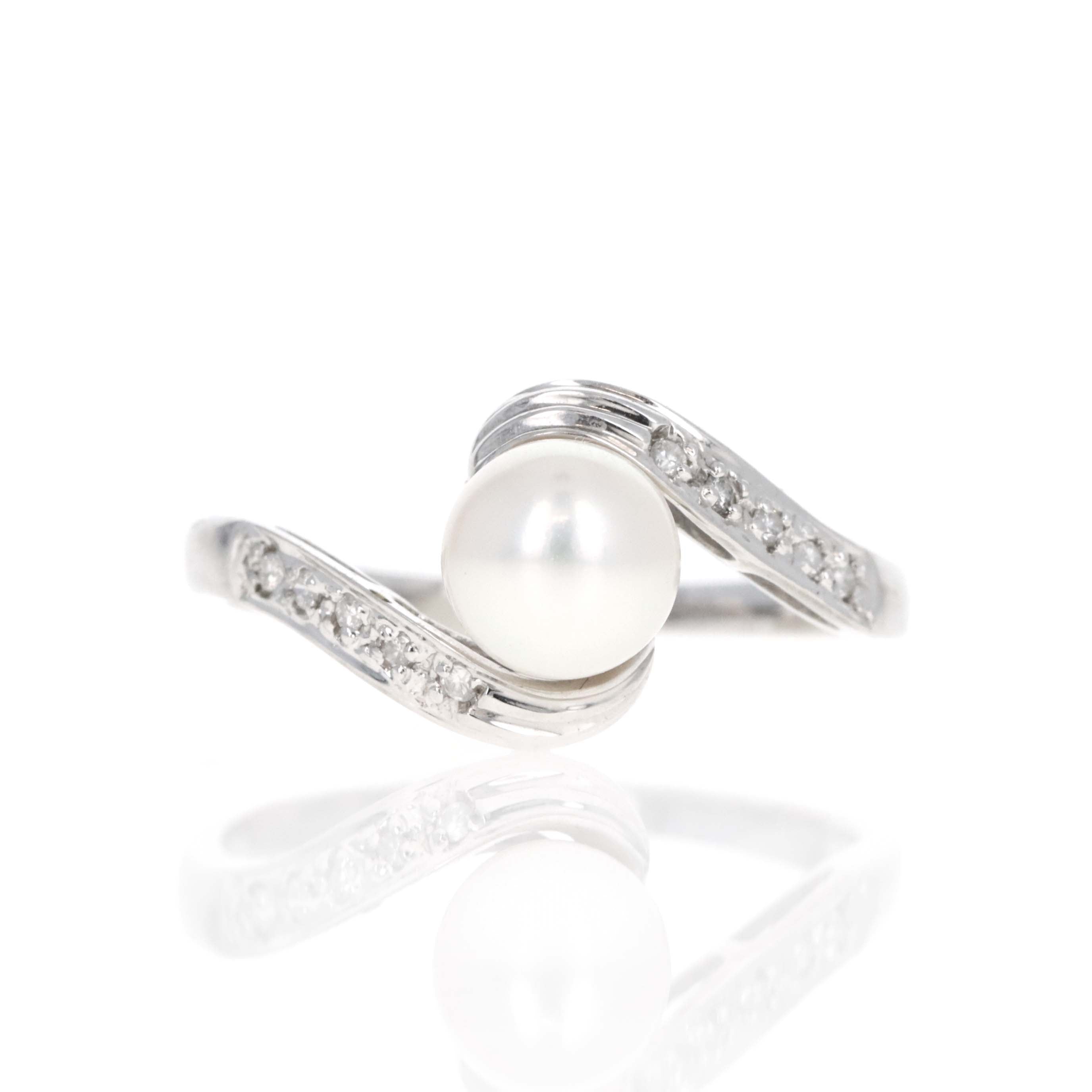 14K White Gold 6.5 MM Cultured Pearl Diamond Ring