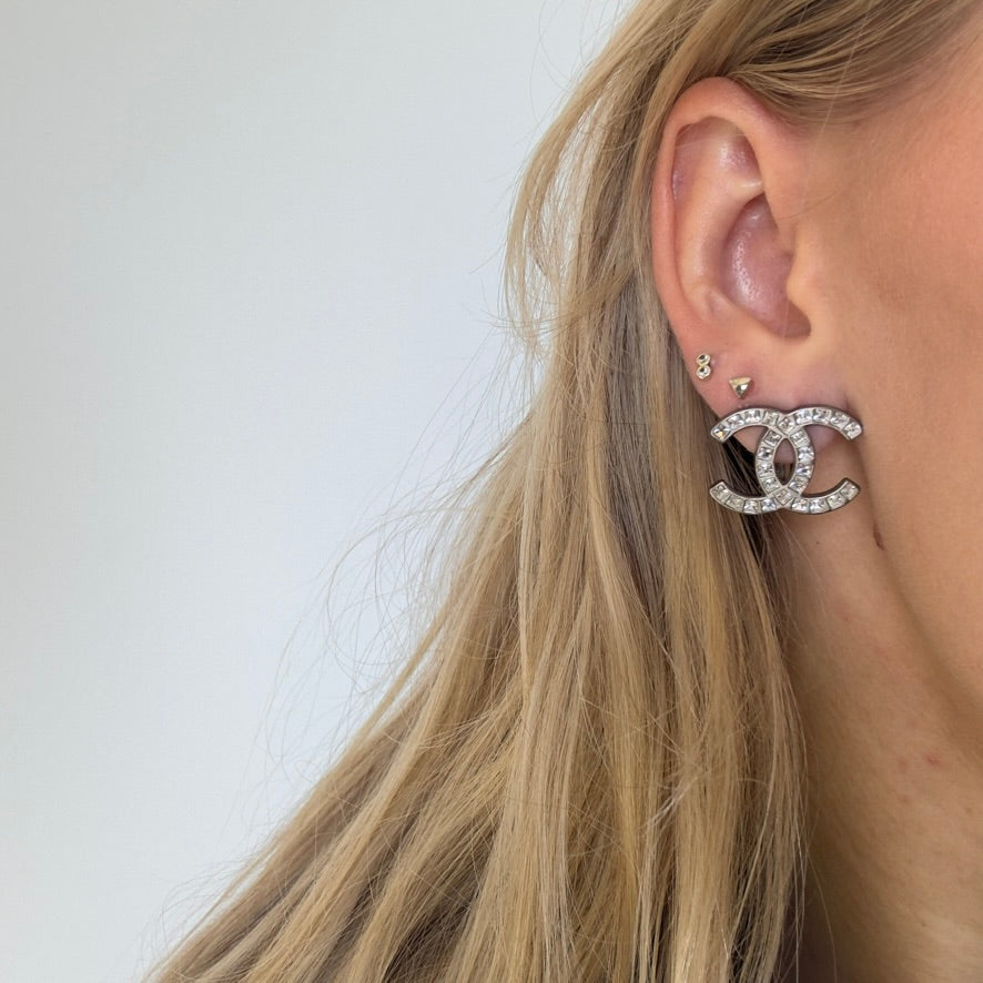 2009 Chanel Silver Tone Baguette Crystal CC Clip On Earrings - Queen May