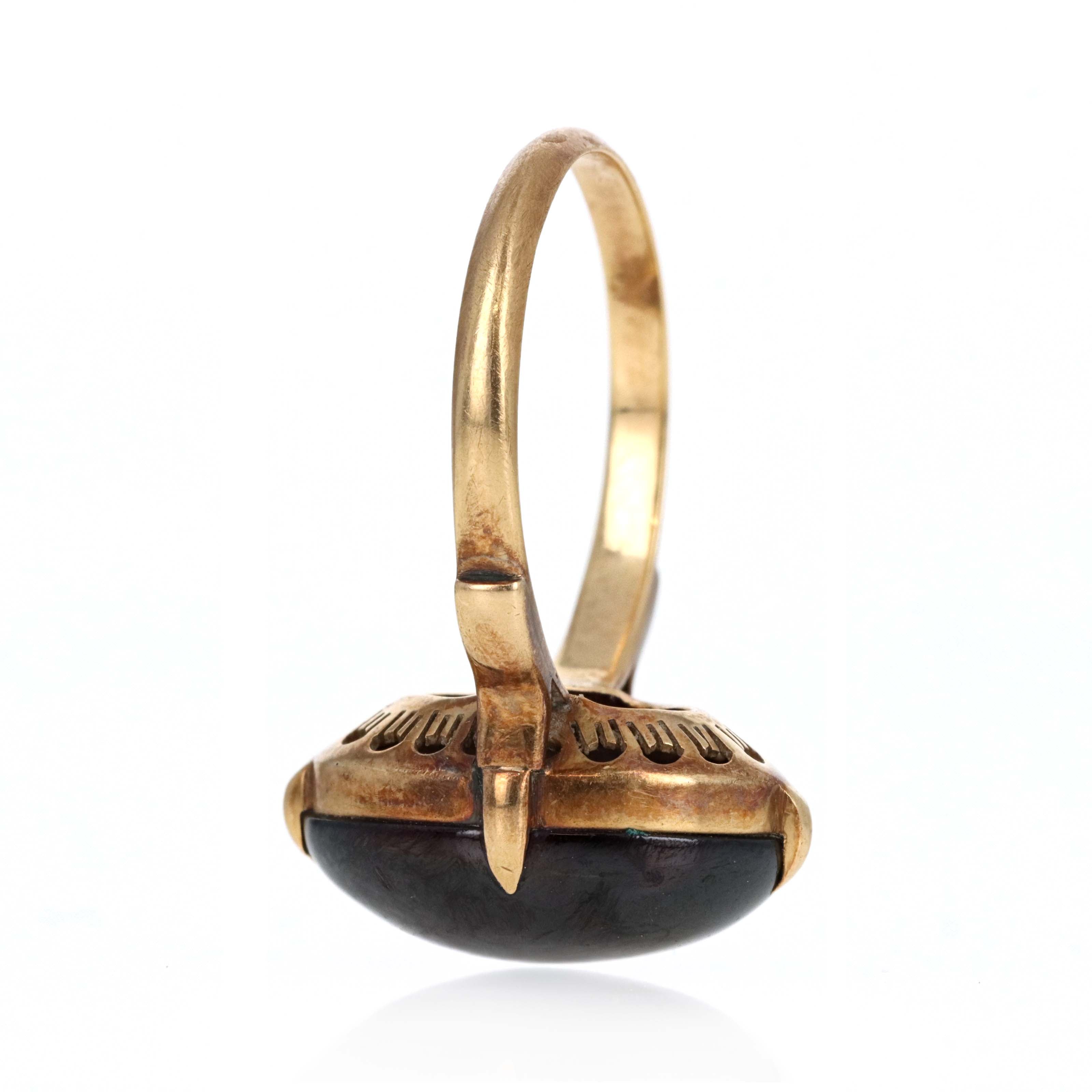 Victorian 18K Yellow Gold 8 Carat Cabochon Garnet Ring