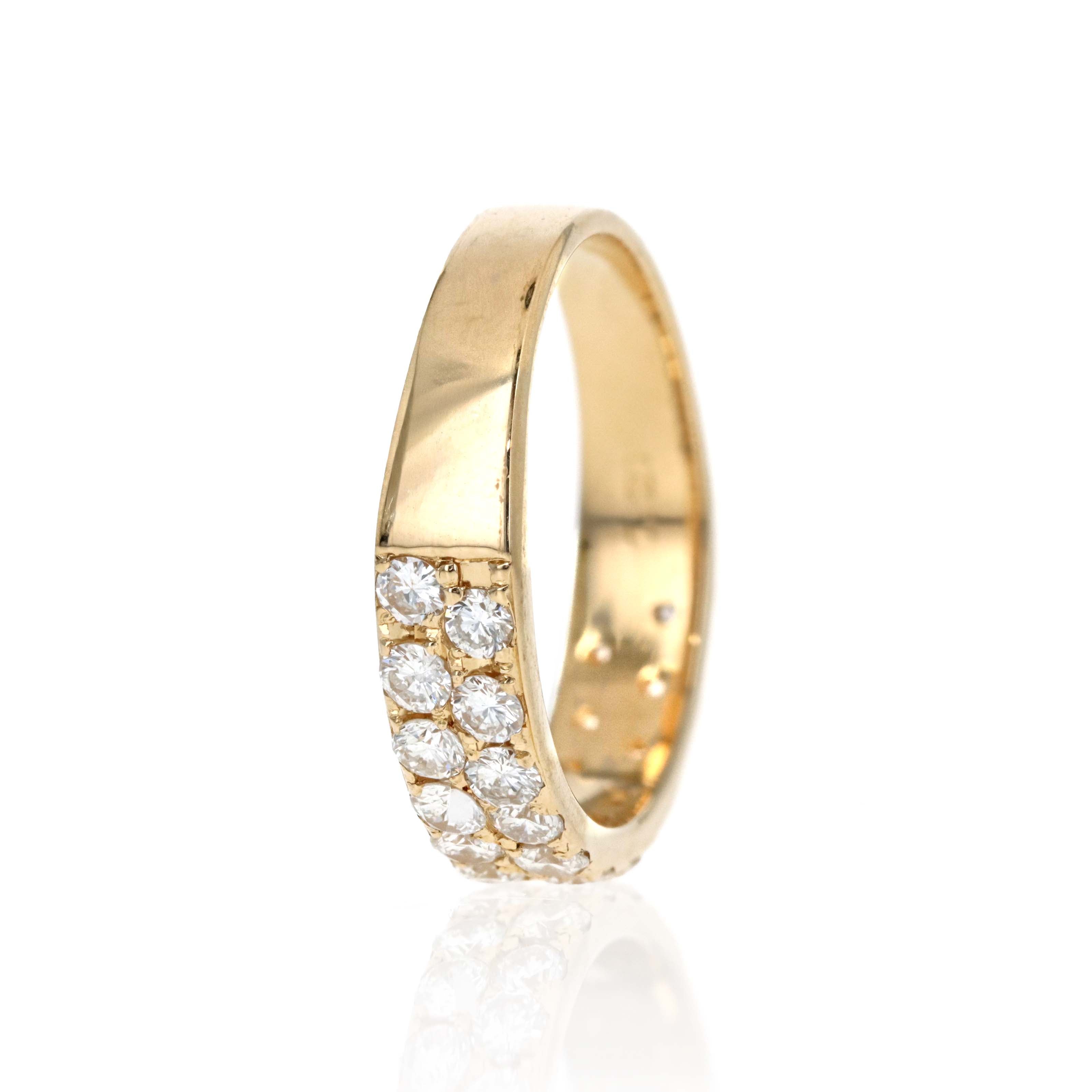 18K Yellow Gold 1.21 Carat Round Brilliant Diamond Pave Band