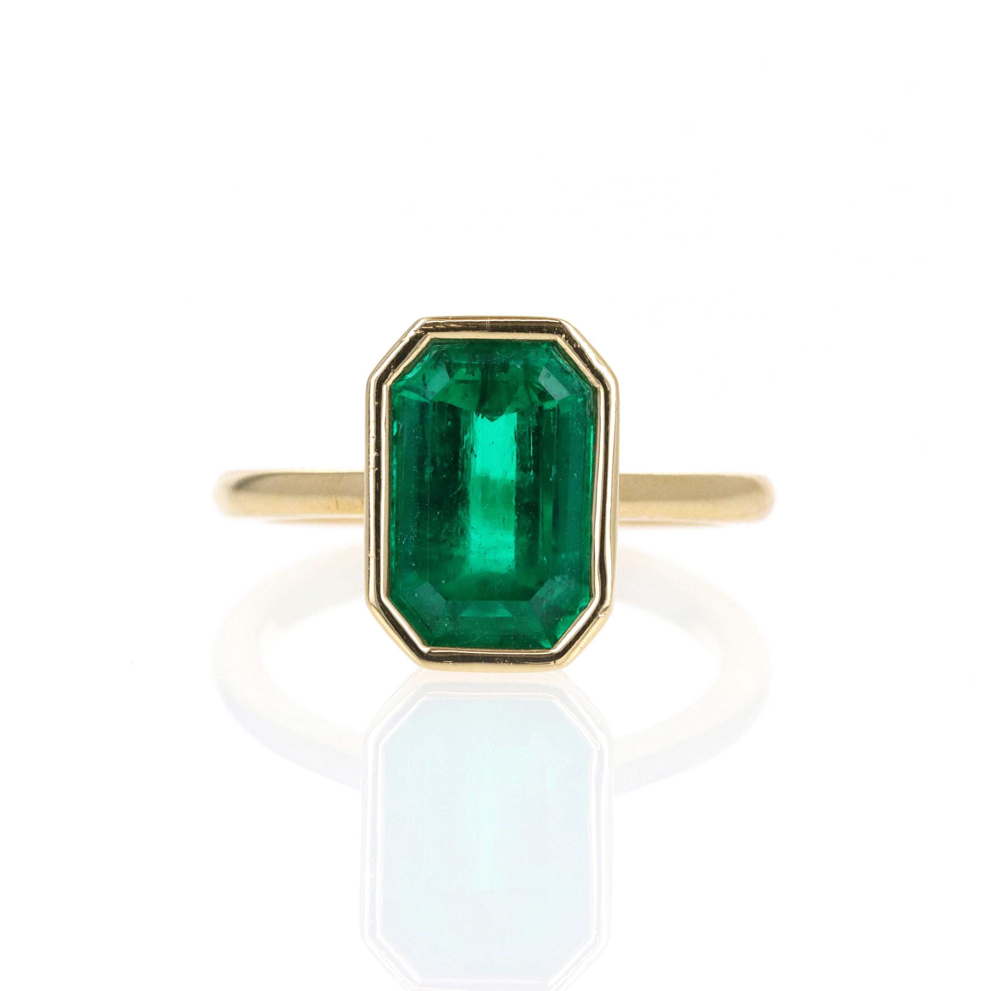 18K Yellow Gold 3.55 Carat Colombian Emerald Bezel Ring - Queen May