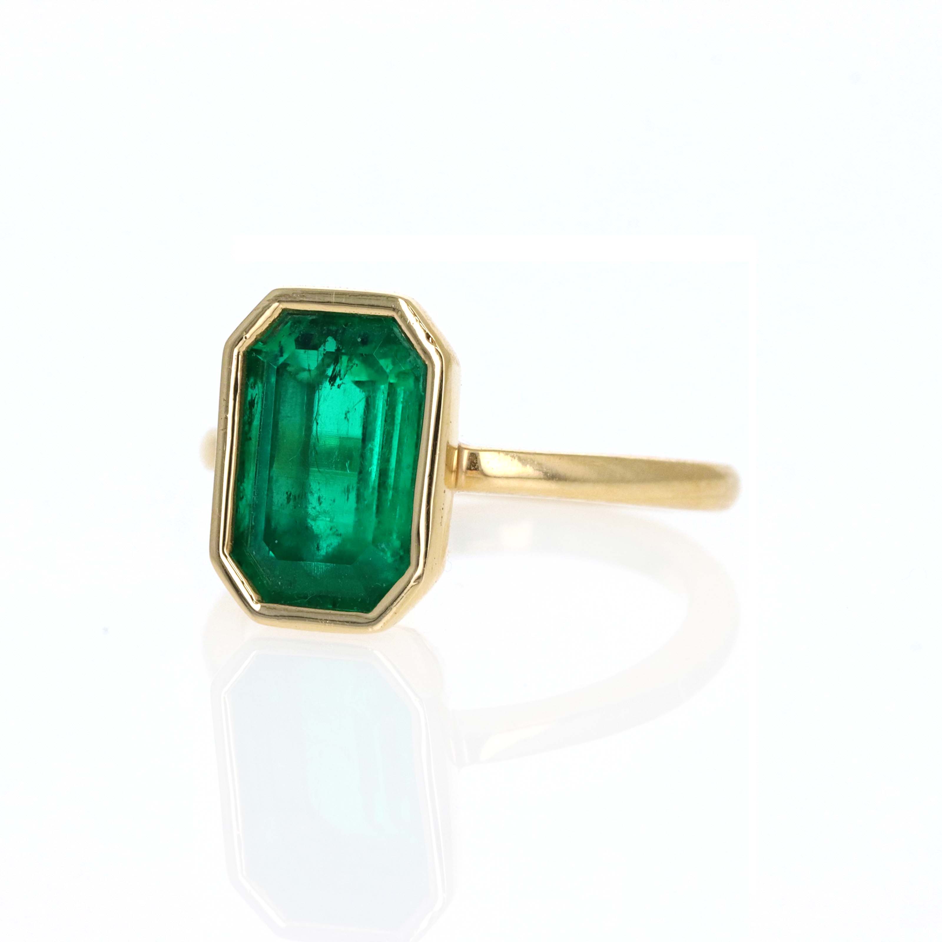 18K Yellow Gold 3.55 Carat Colombian Emerald Bezel Ring - Queen May