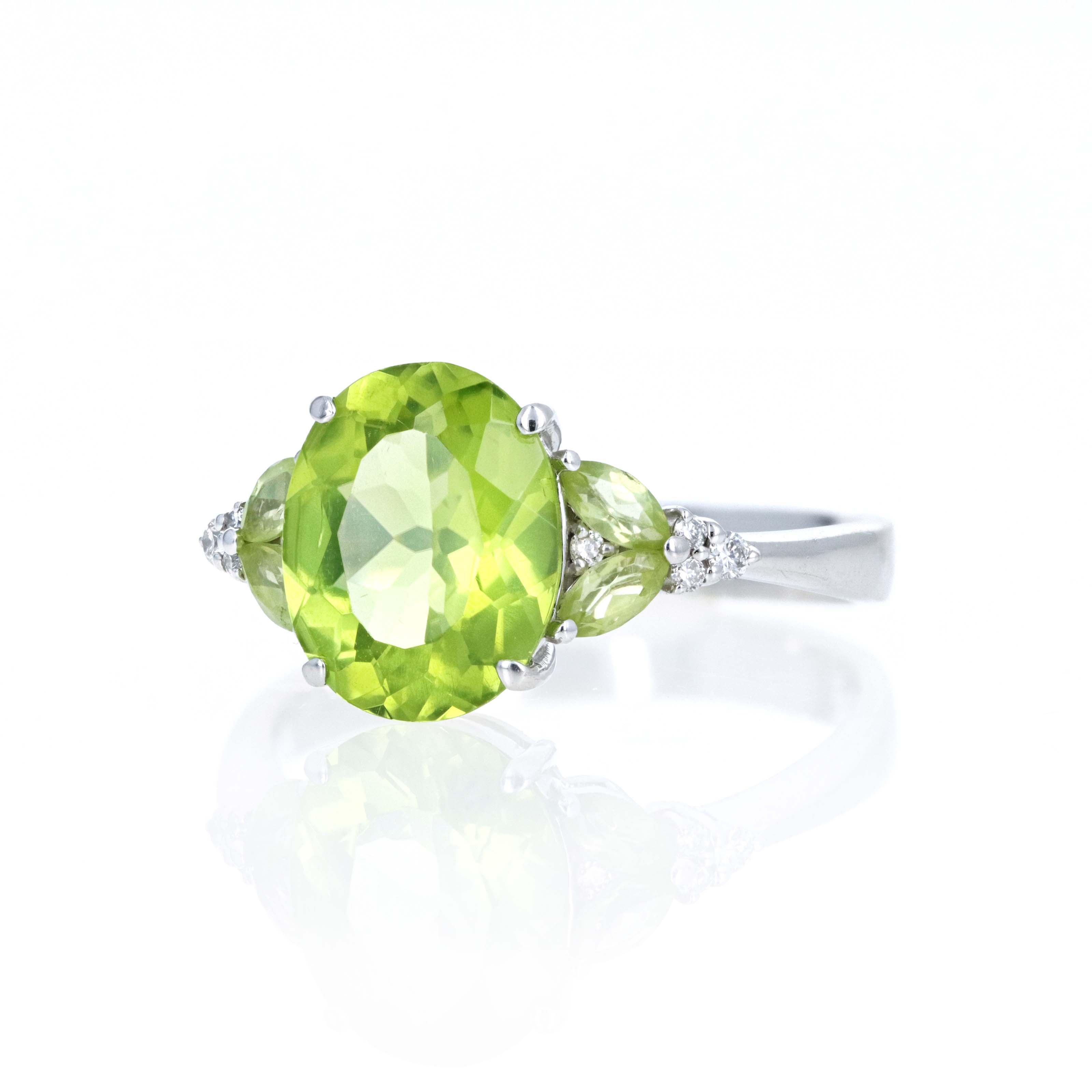 18K White Gold 3.29 Carat Peridot Diamond Accented Ring