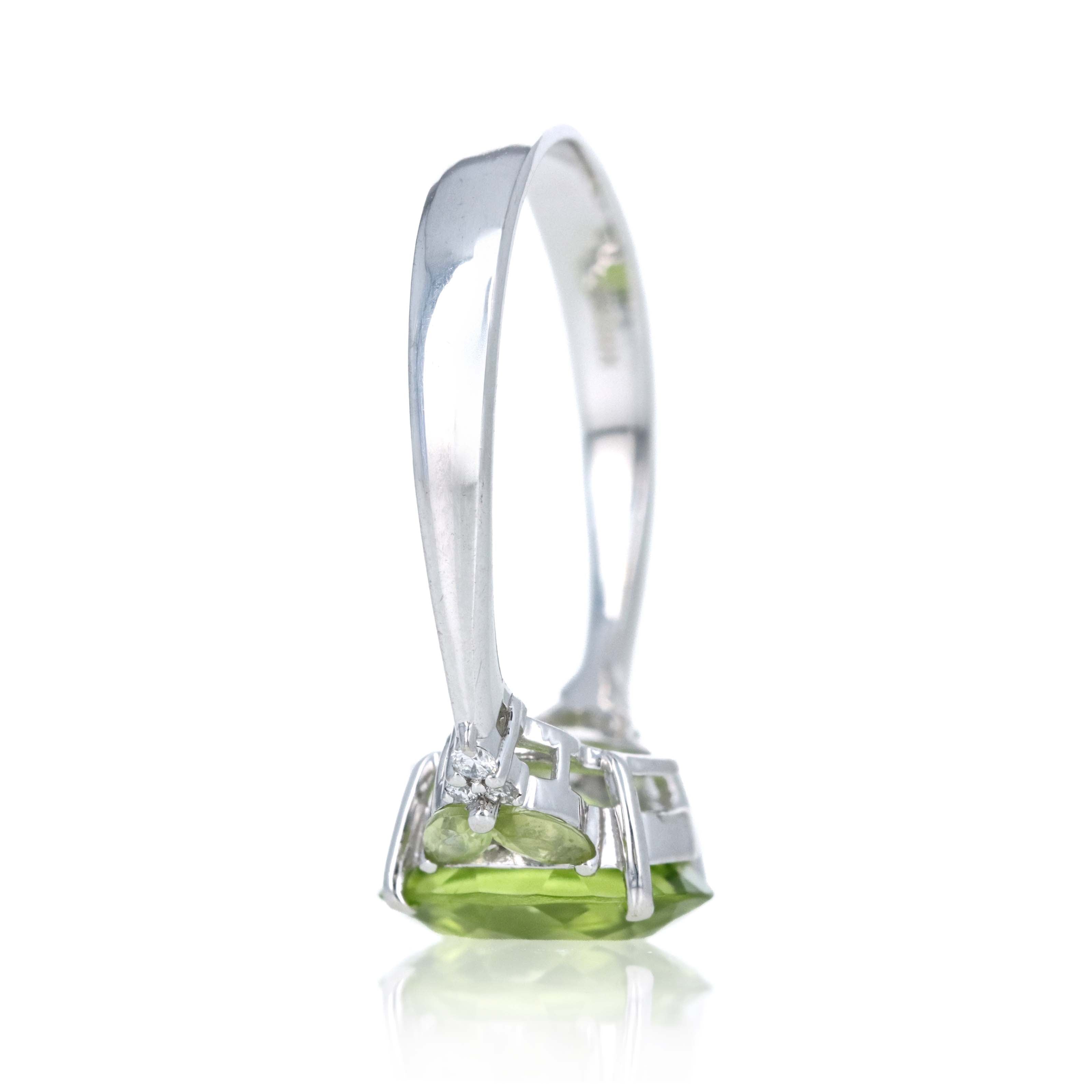 18K White Gold 3.29 Carat Peridot Diamond Accented Ring