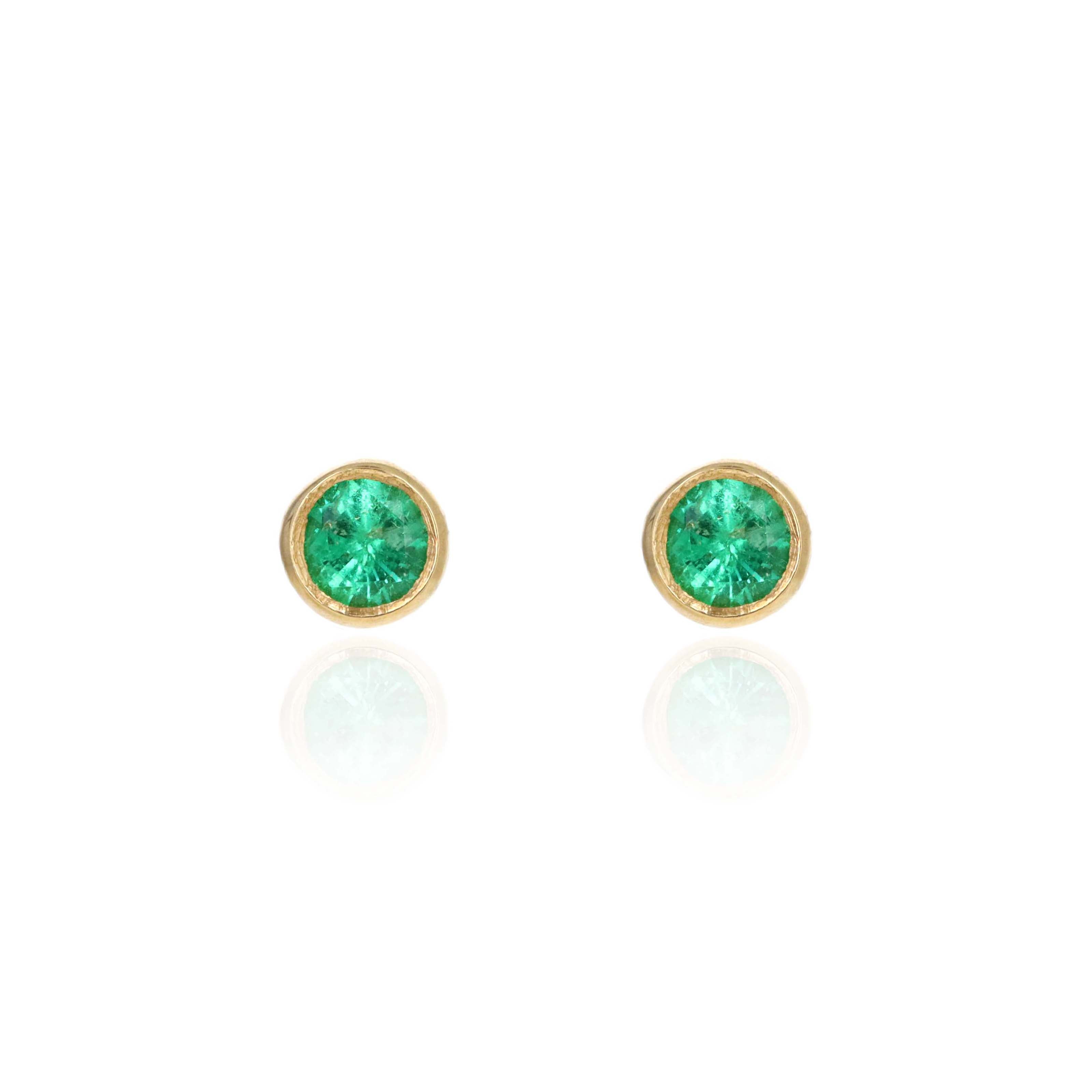 18K Yellow Gold 0.40 Carat Emerald Bezel Stud Earrings - Queen May