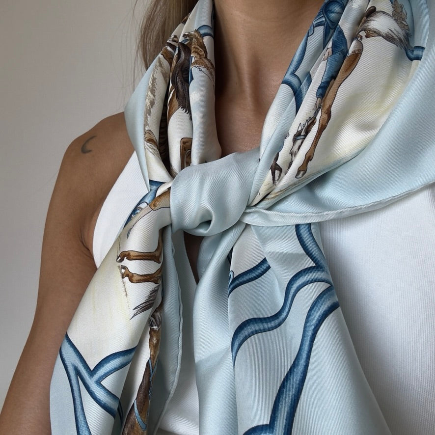 Hermes Carré 90cm Soie Bleu - Queen May