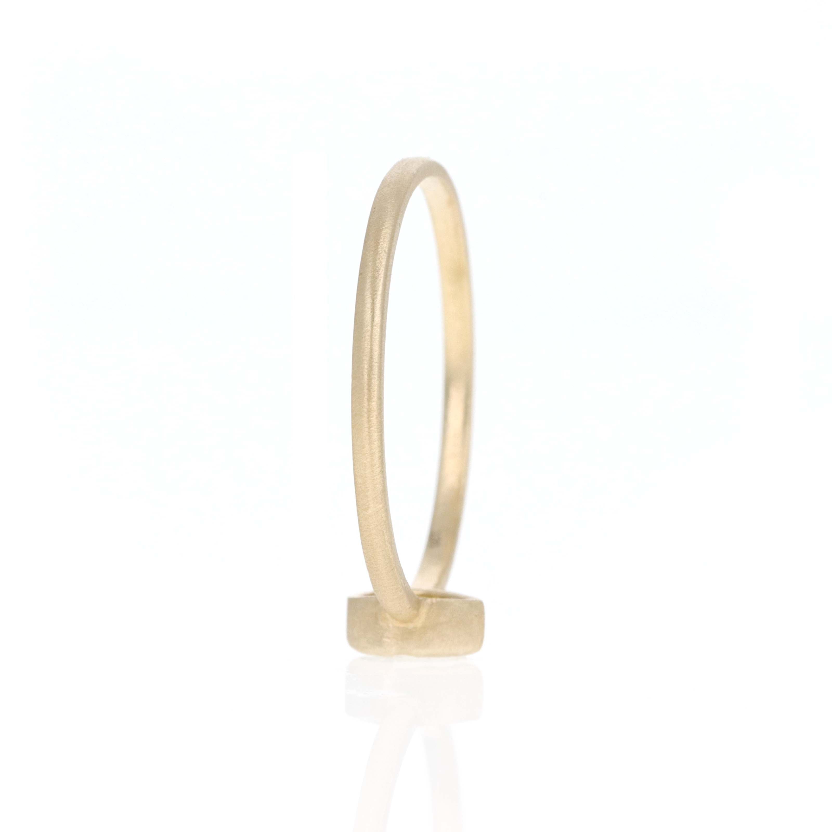 14K Yellow Gold 0.21 Carat Peridot Bezel Brushed Ring - Queen May