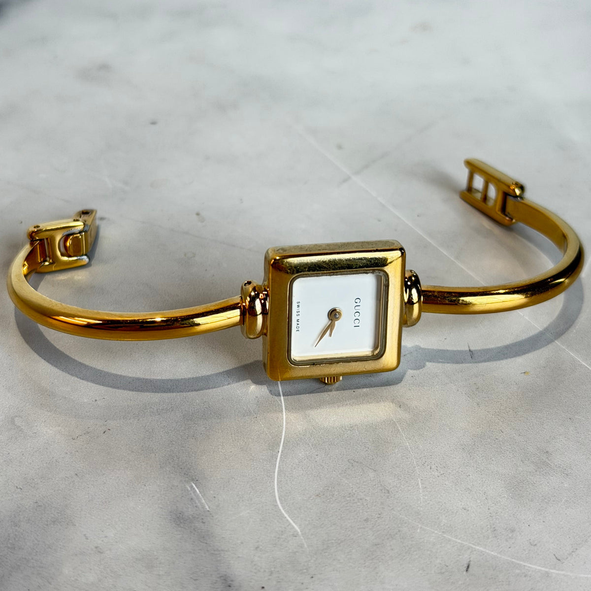 Gucci 1900L Gold Plated Watch - Queen May