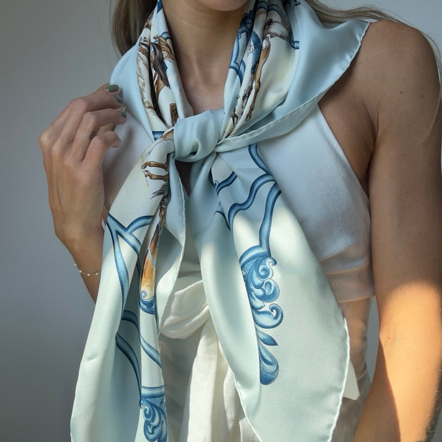 Hermes Carré 90cm Soie Bleu - Queen May