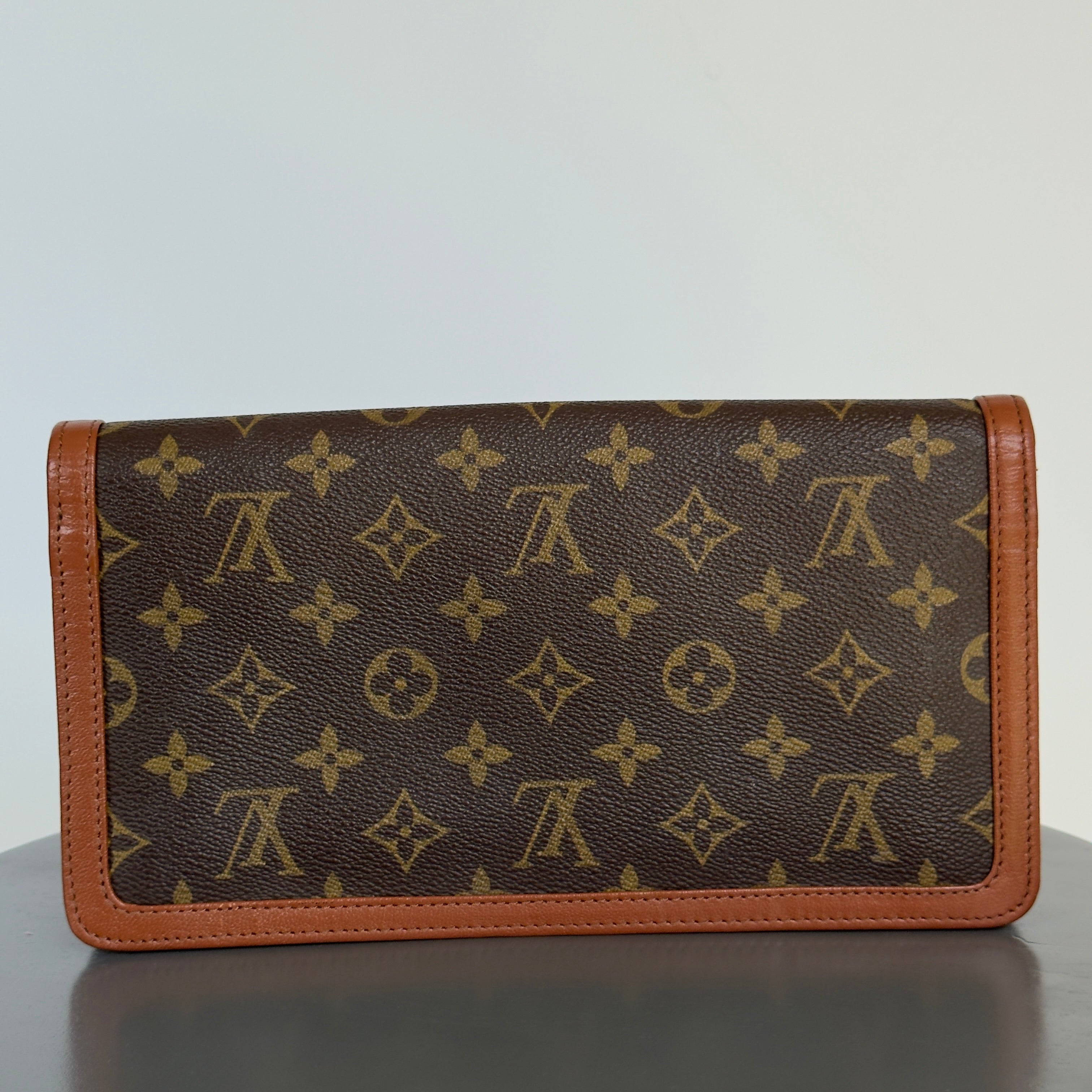 Vintage Louis Vuitton Dame Monogram Pochette Clutch - Queen May