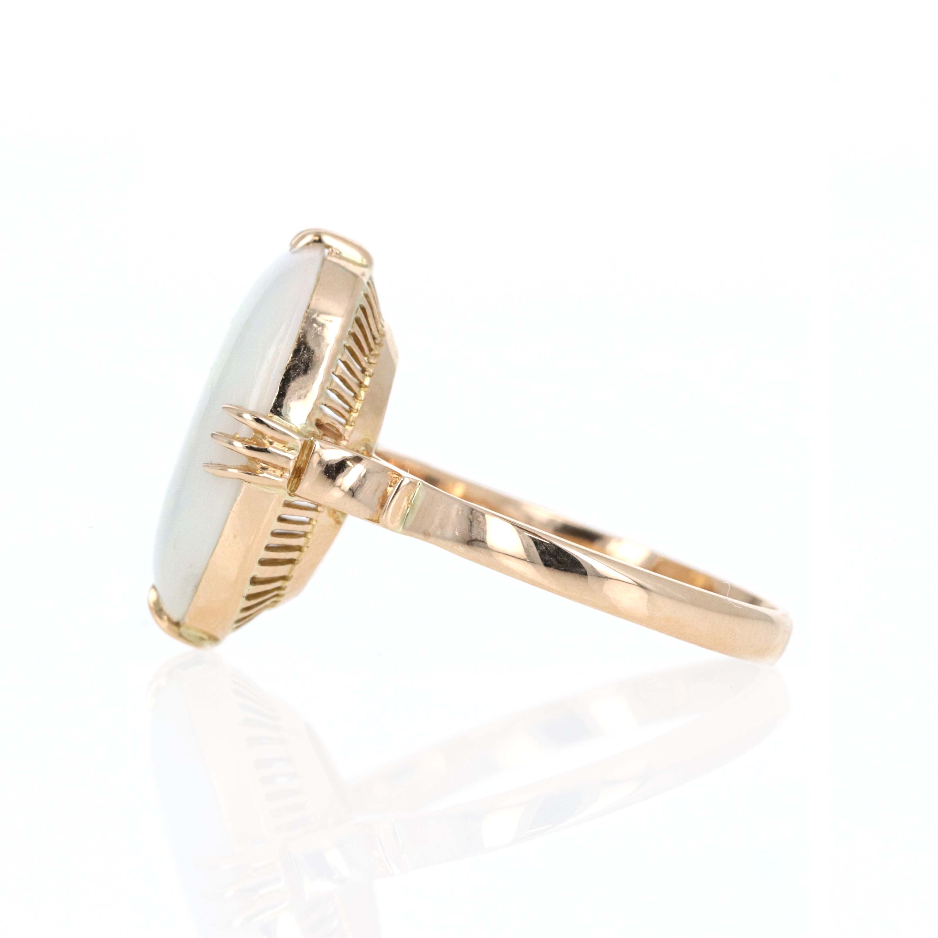 Vintage 18K Yellow Gold 3.2 Carat Opal Ring