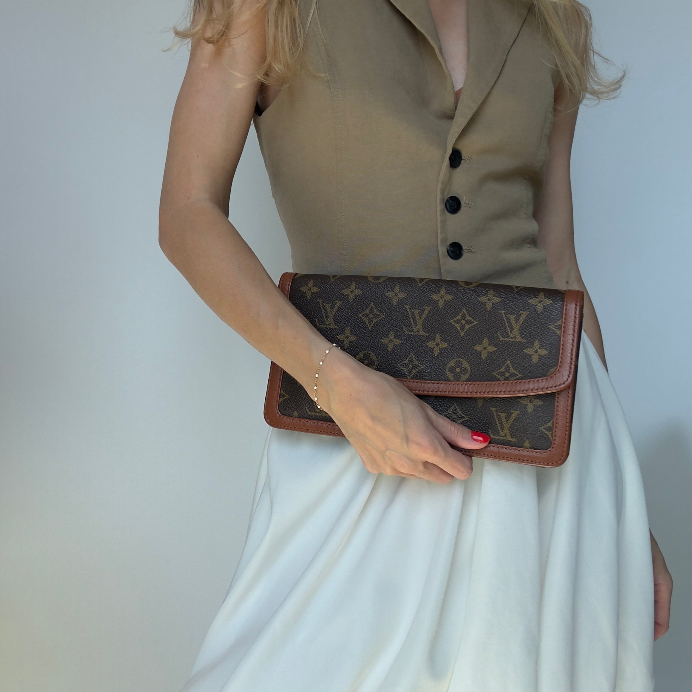 Vintage Louis Vuitton Dame Monogram Pochette Clutch - Queen May