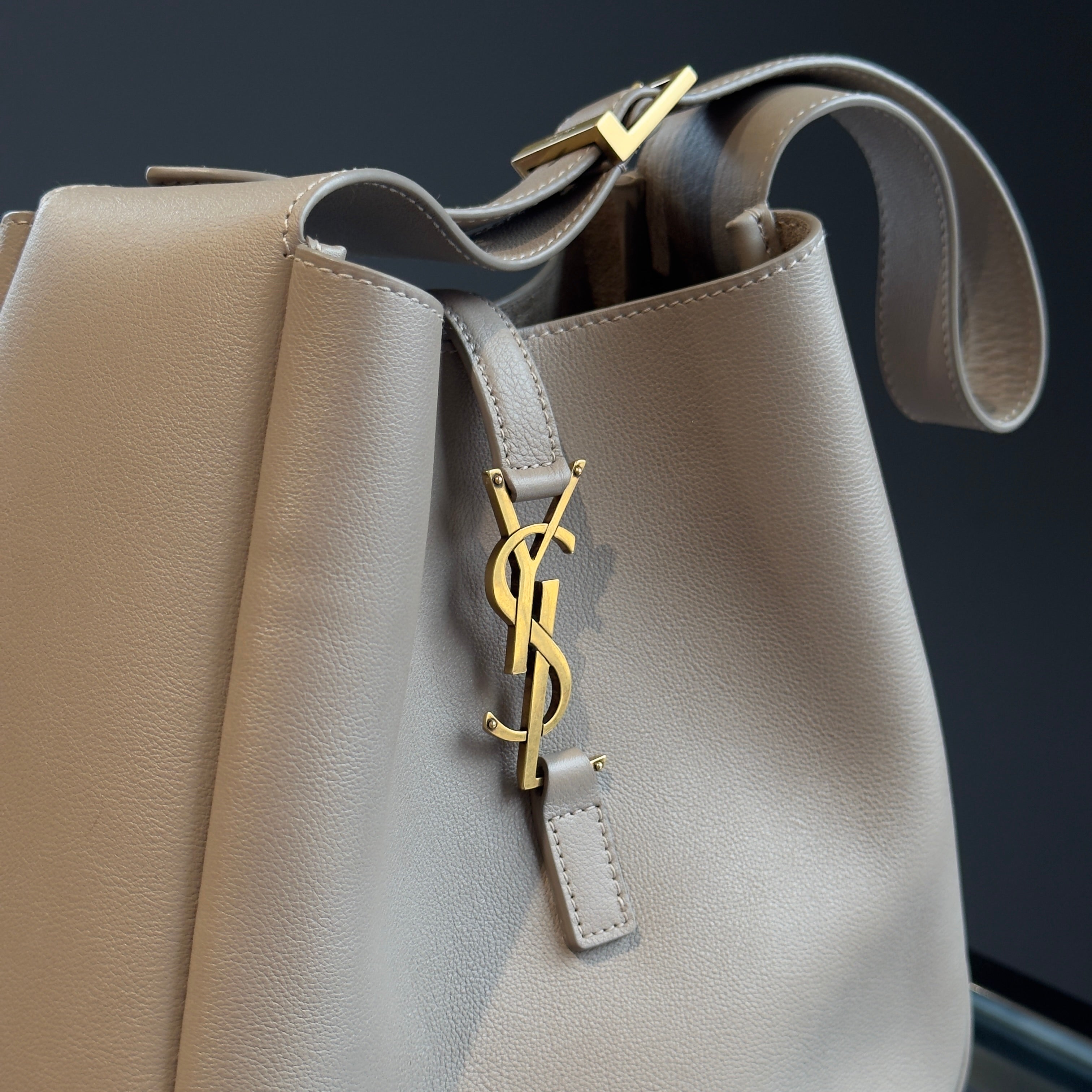 Saint Laurent Le 5 a 7 Supple Small In Grained Leather Dusty Bag - Queen May