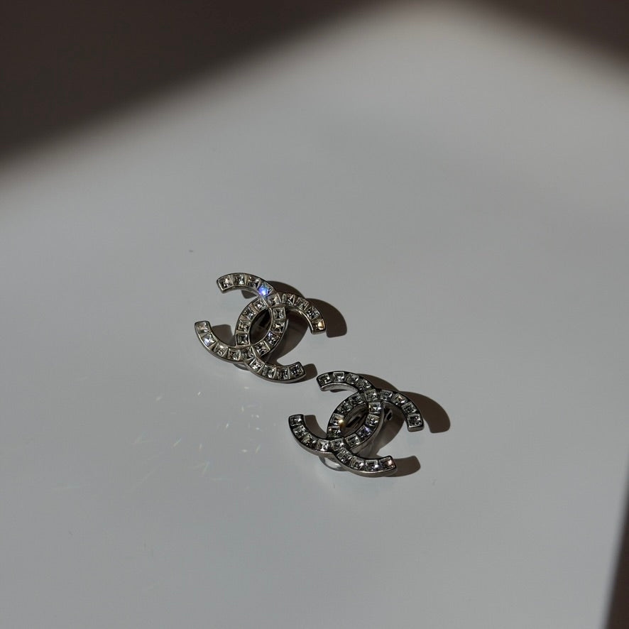 2009 Chanel Silver Tone Baguette Crystal CC Clip On Earrings - Queen May
