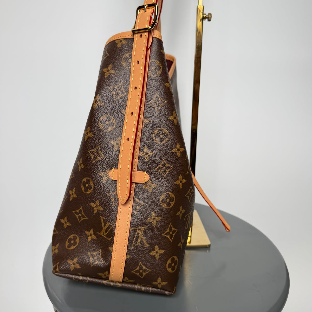 Louis Vuitton Carryall MM Hobo