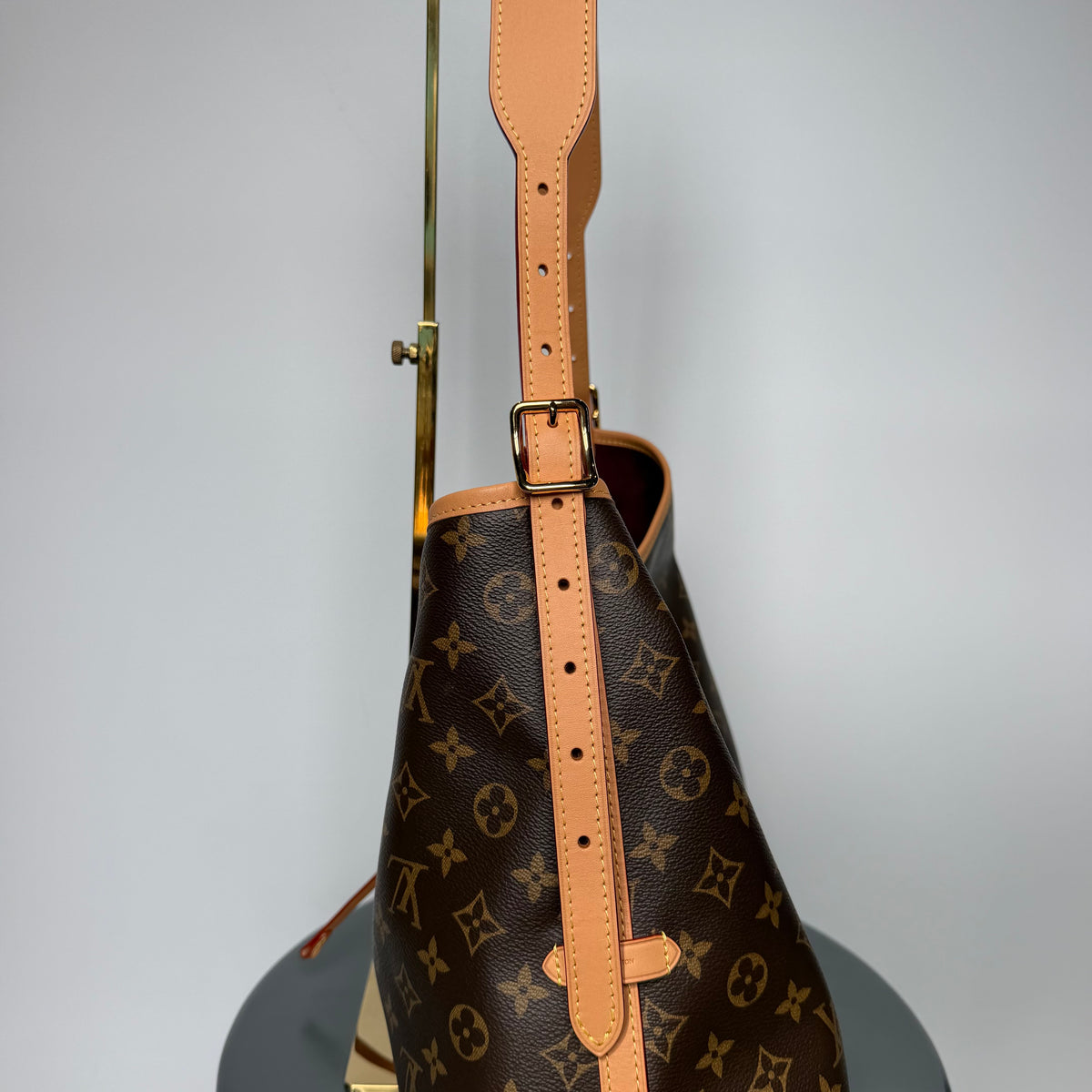 Louis Vuitton Carryall MM Hobo