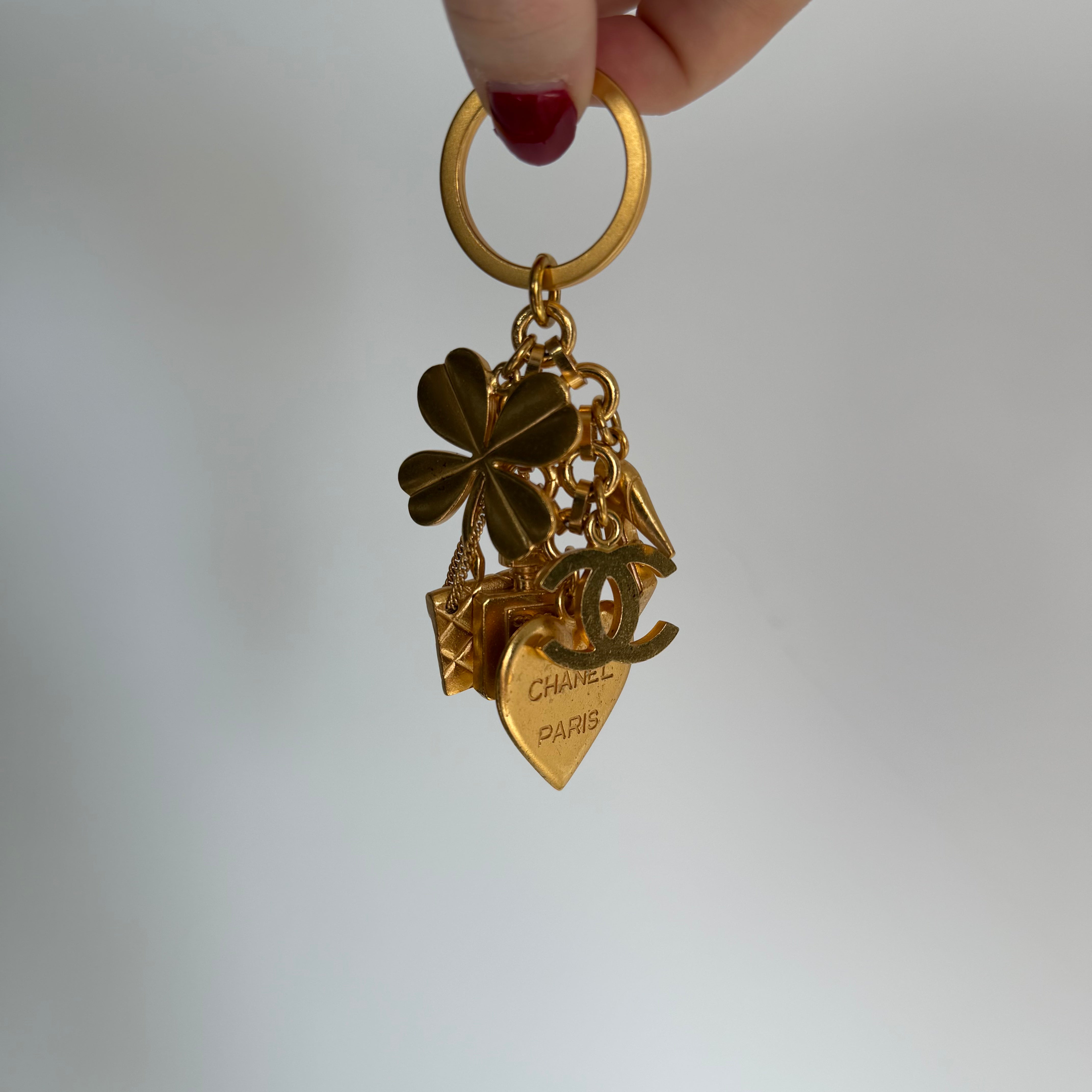 Vintage Chanel Gold Tone Multi-Charm Keyring - Queen May