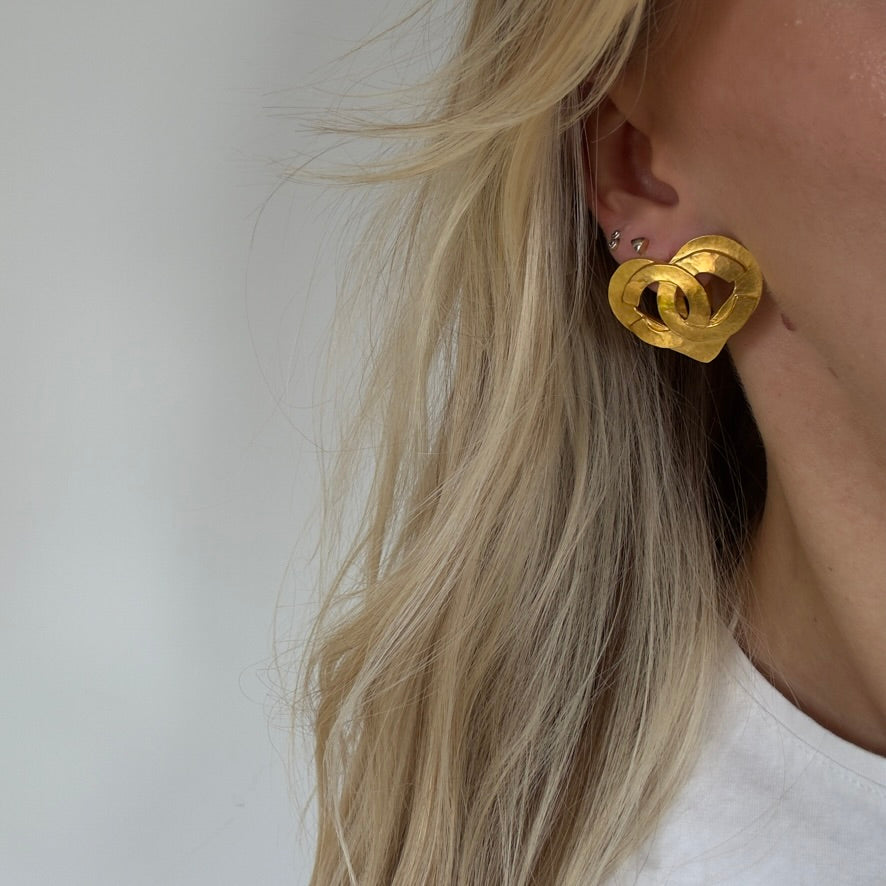 Chanel 1995 Matte Heart Earrings - Queen May