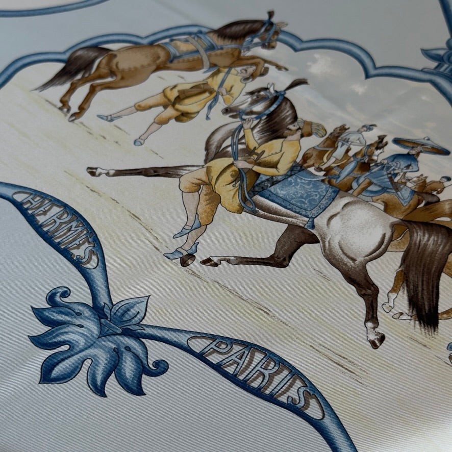 Hermes Carré 90cm Soie Bleu - Queen May