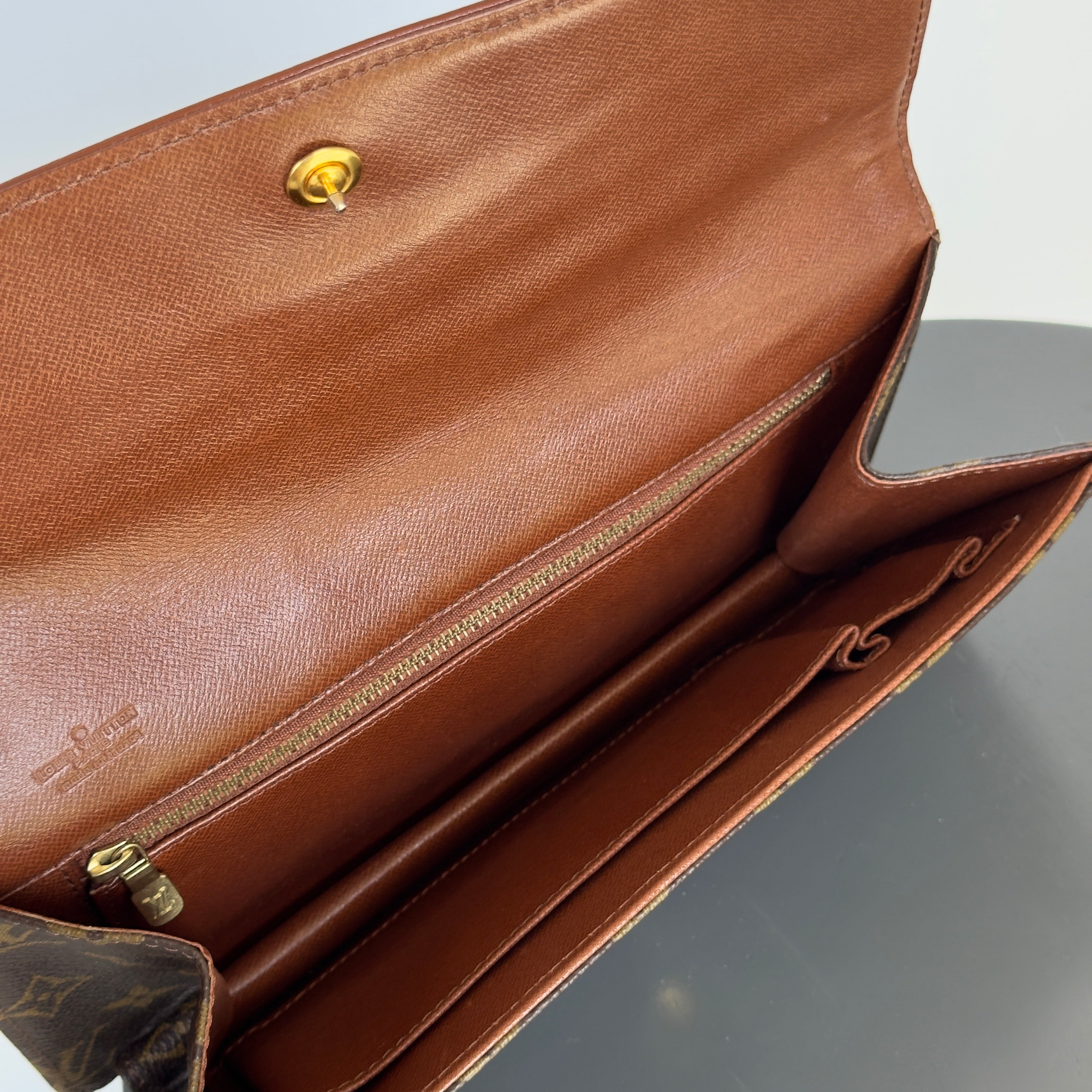 Vintage Louis Vuitton Dame Monogram Pochette Clutch - Queen May