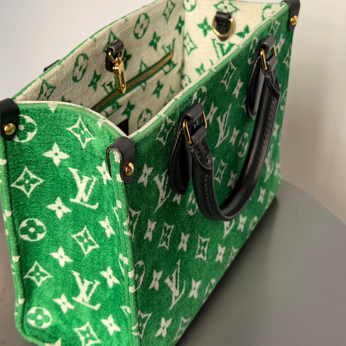 Louis Vuitton On The Go PM LV Match
