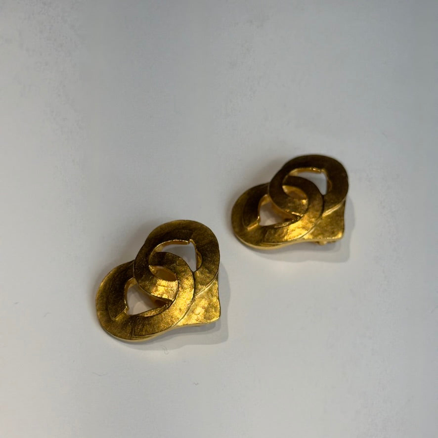 Chanel 1995 Matte Heart Earrings - Queen May