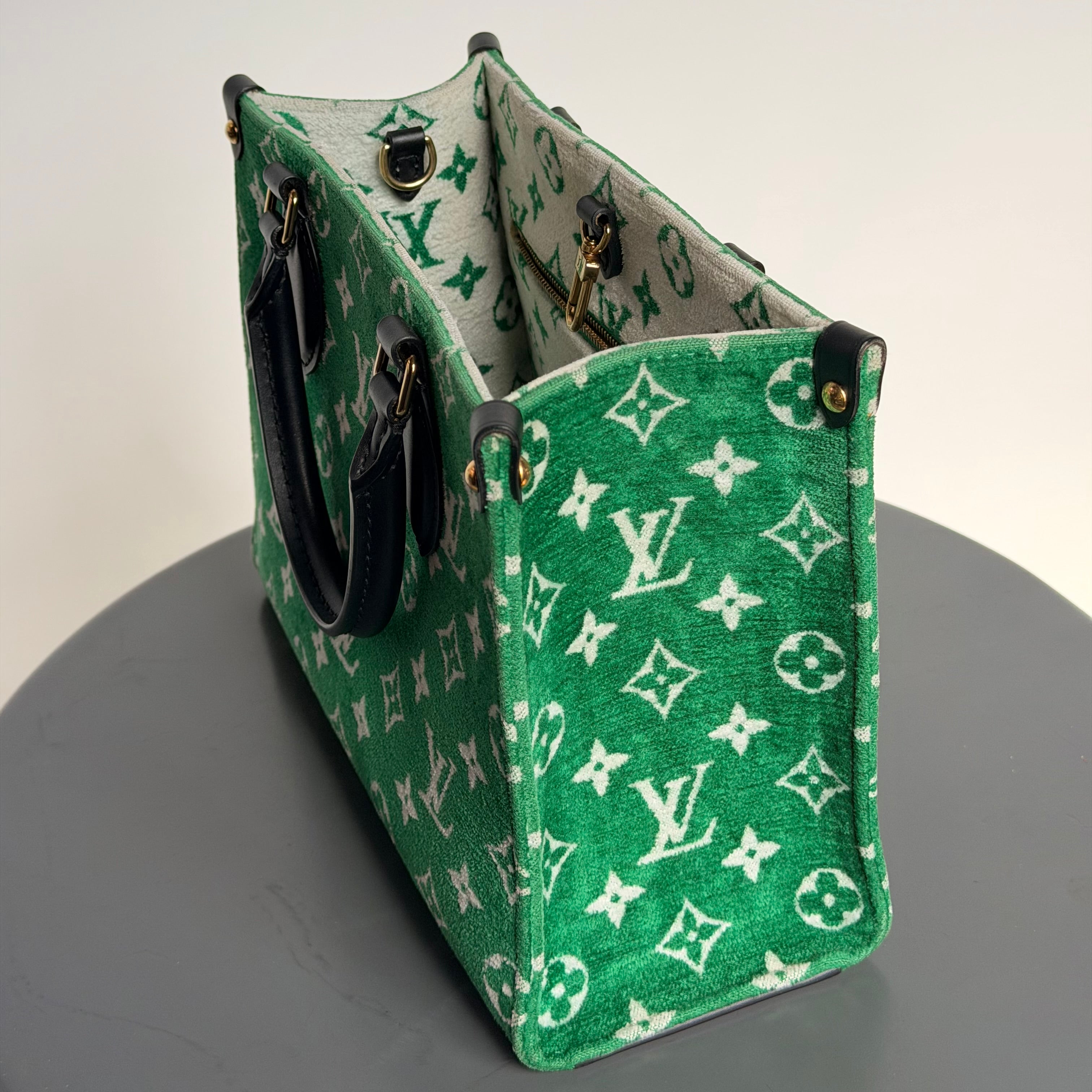 Louis Vuitton On The Go PM LV Match