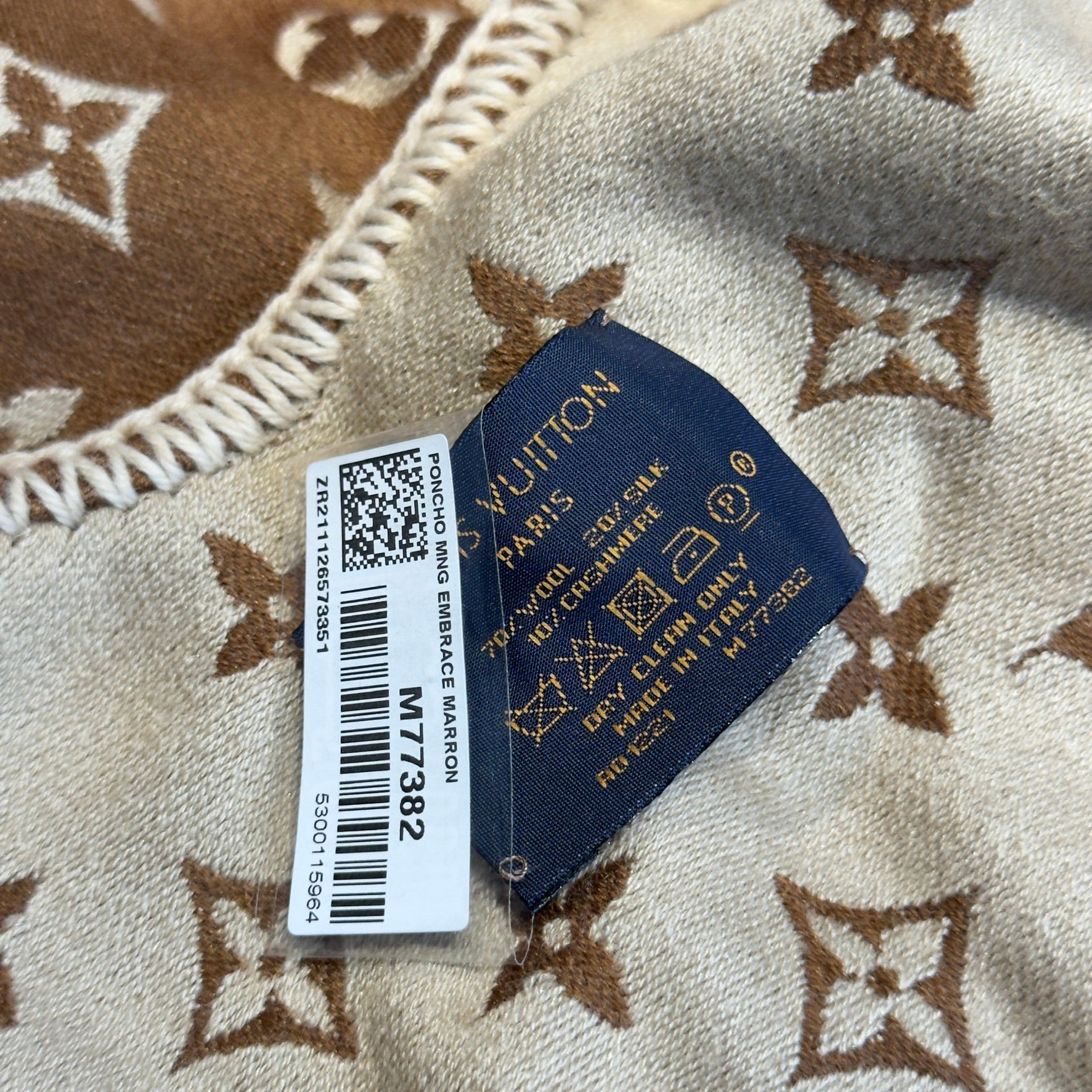 Louis Vuitton Embrace Poncho Wool Shawl with Clip - Queen May