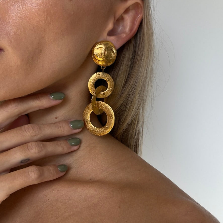Vintage 1990s Chanel Clip On Interlocking Earrings - Queen May