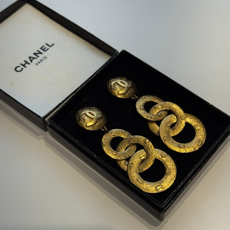 Vintage 1990s Chanel Clip On Interlocking Earrings - Queen May
