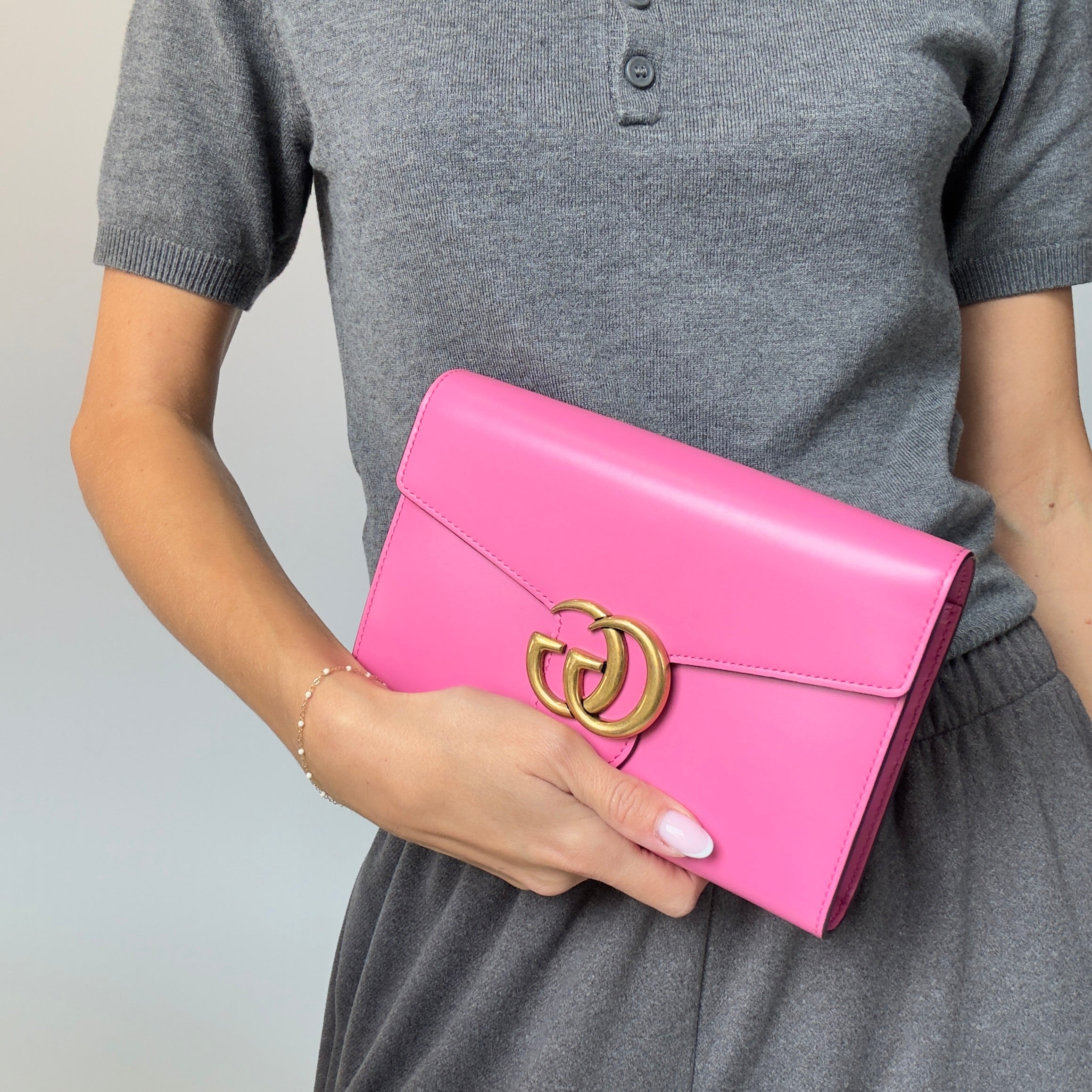 Gucci GG Marmont Chain Wallet Barbie Pink - Queen May