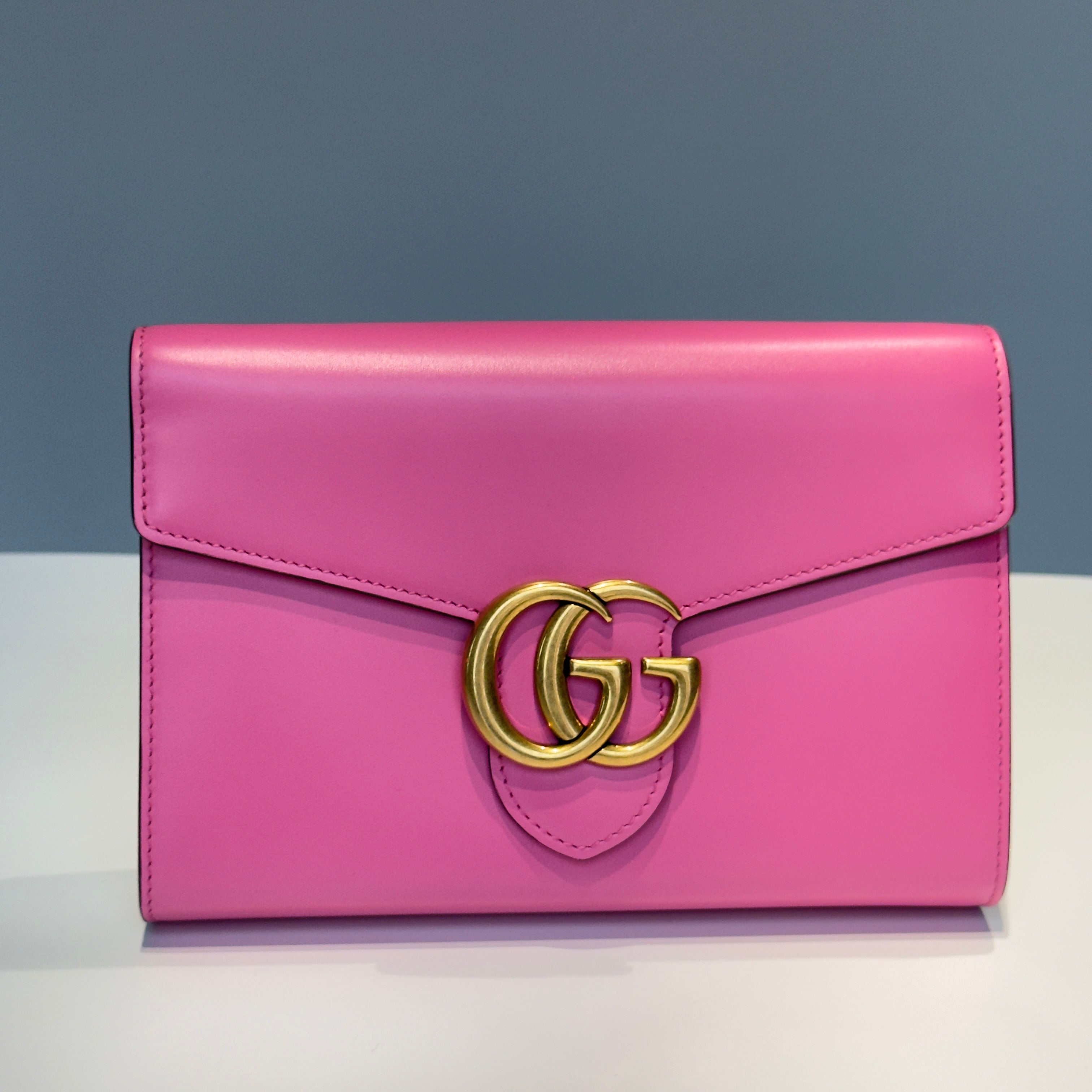 Gucci GG Marmont Chain Wallet Barbie Pink - Queen May