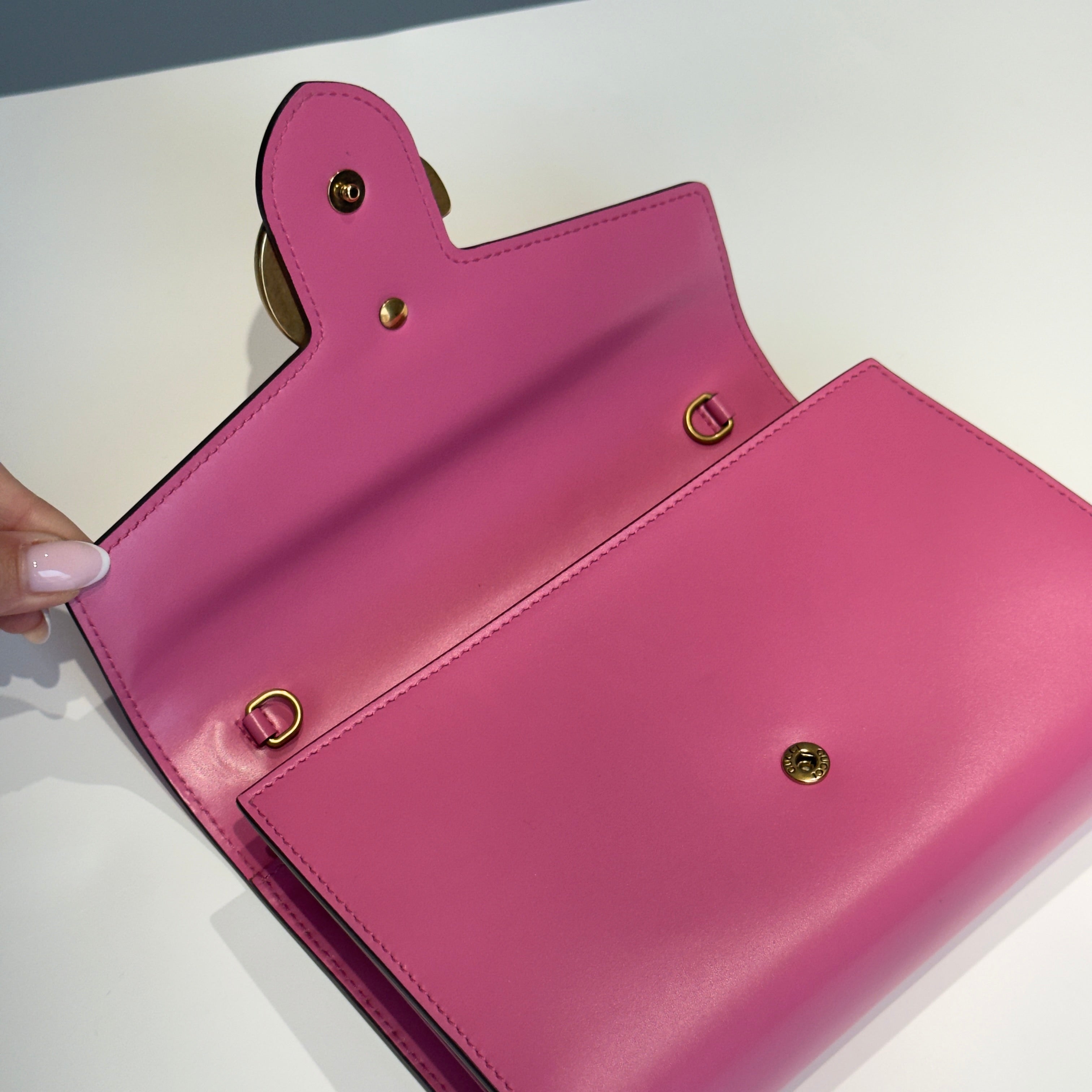 Gucci GG Marmont Chain Wallet Barbie Pink - Queen May