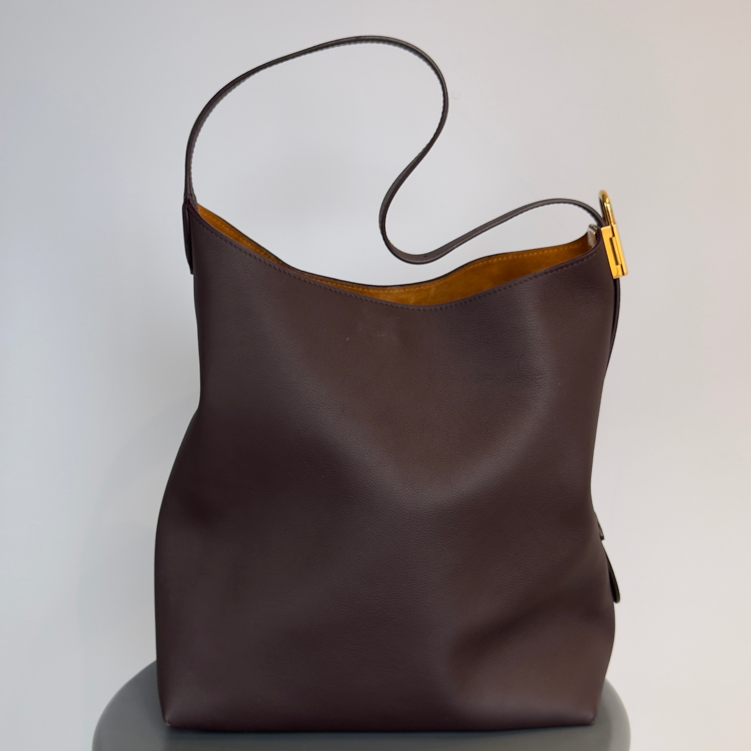Louis Vuitton Hobo MM Wine - Queen May
