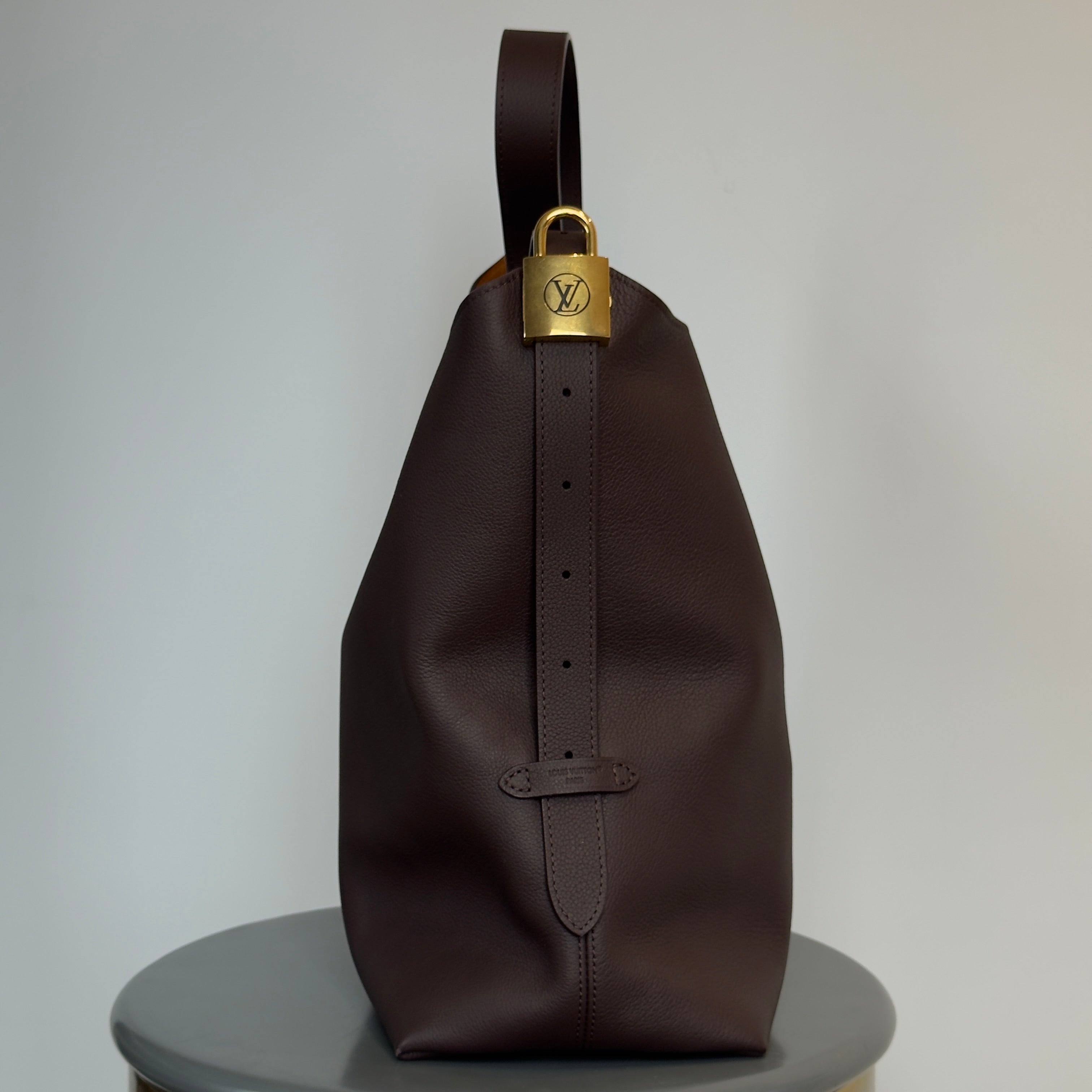 Louis Vuitton Hobo MM Wine - Queen May
