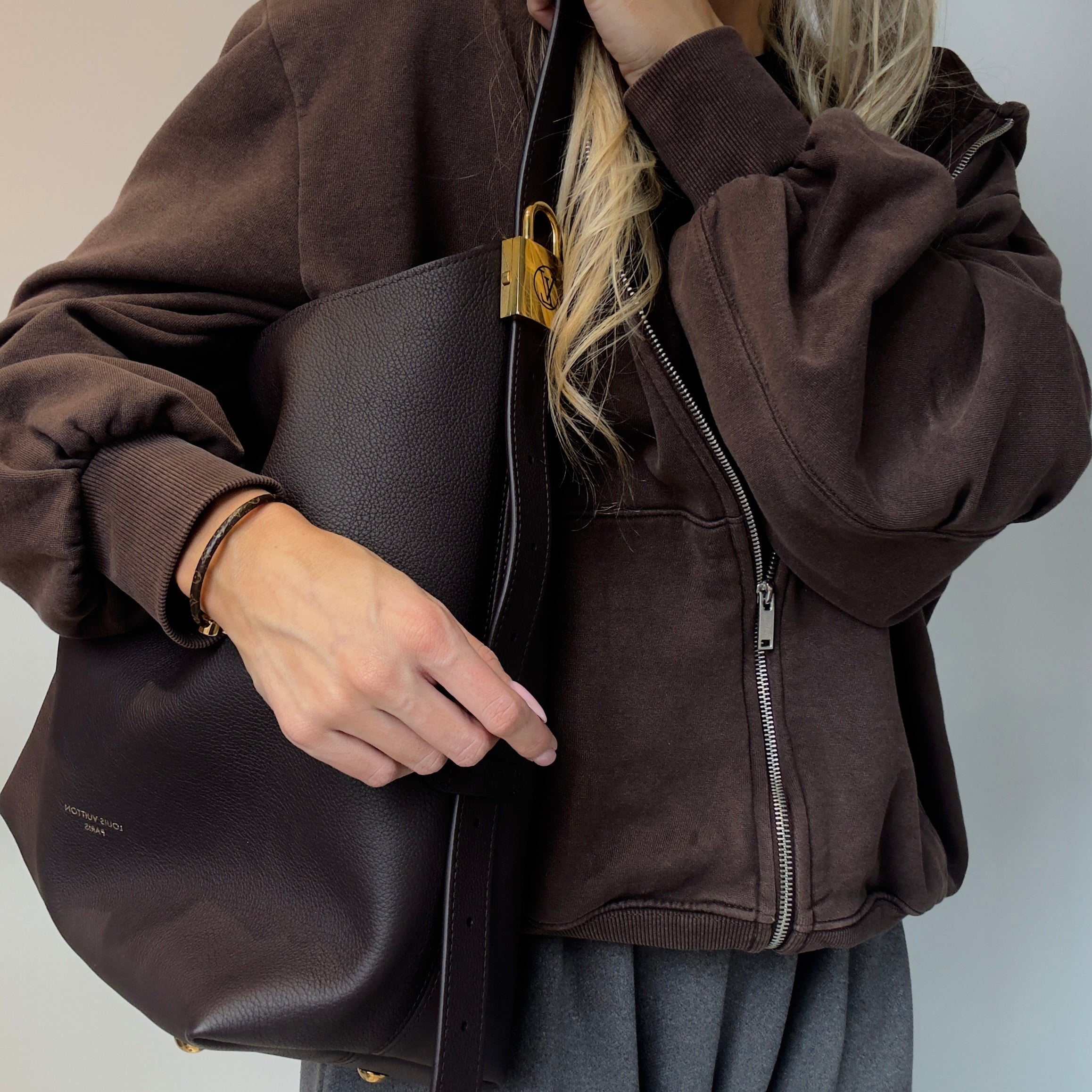 Louis Vuitton Hobo MM Wine - Queen May