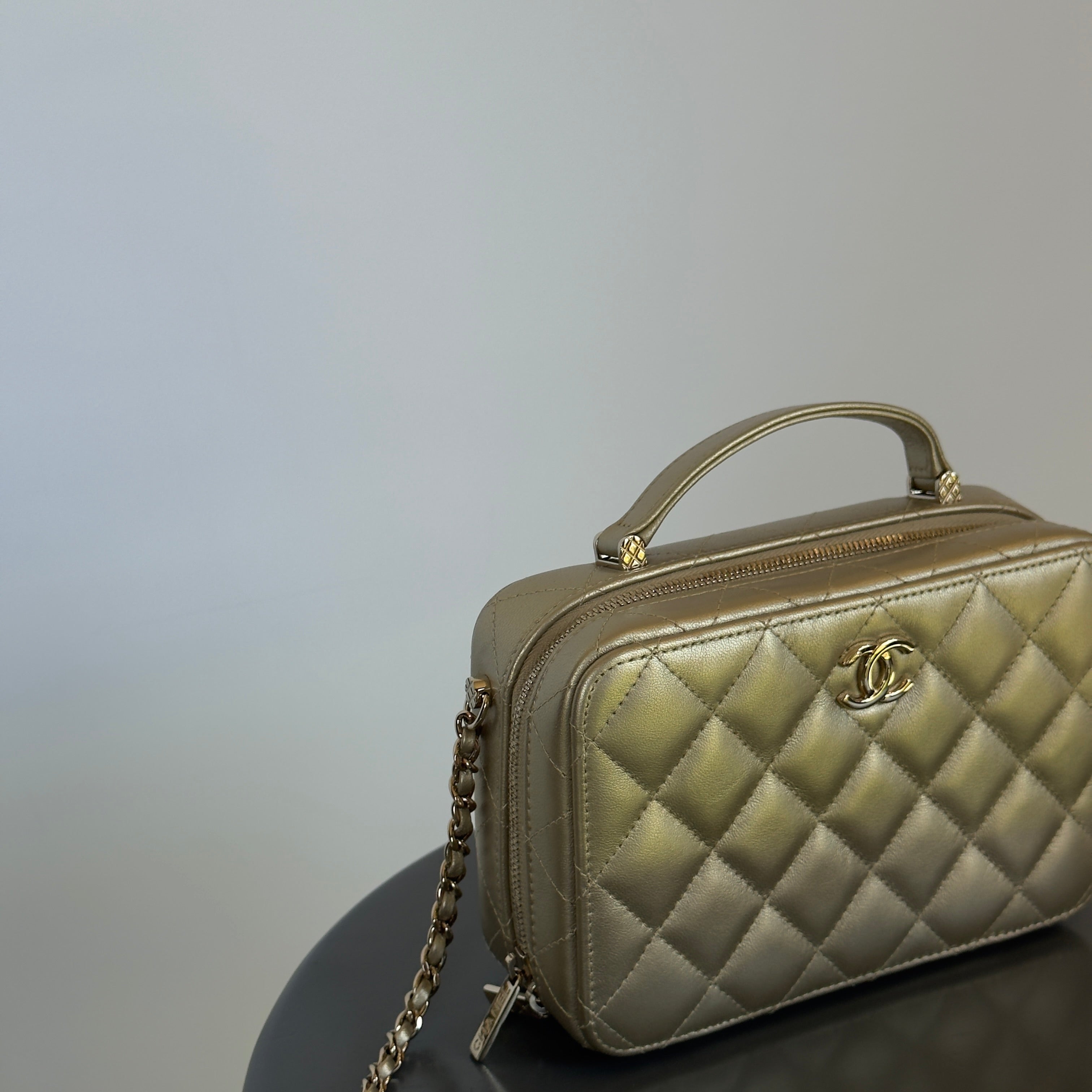 Chanel 22P Top Handle Vanity Case With Mirror - Queen May