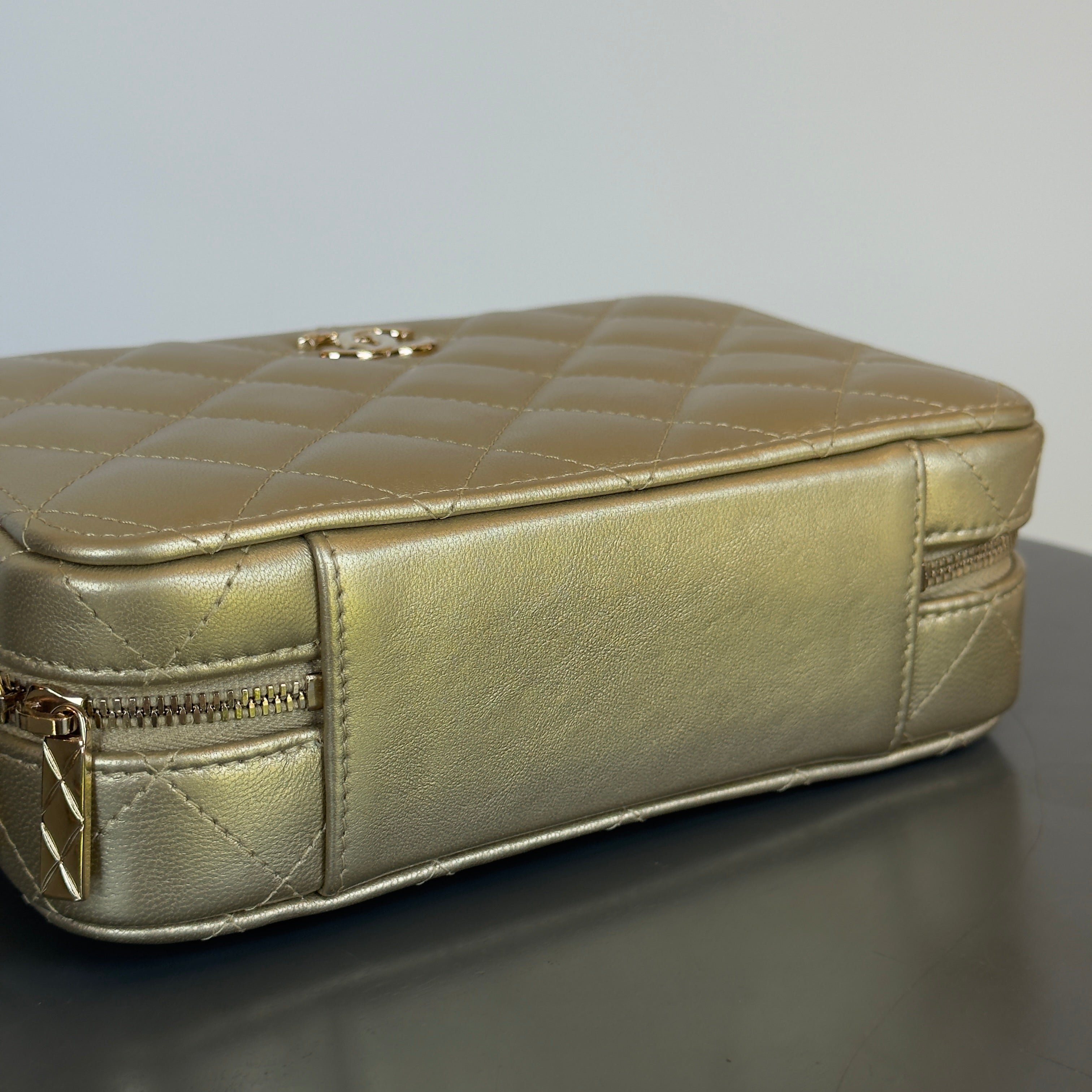 Chanel 22P Top Handle Vanity Case With Mirror - Queen May