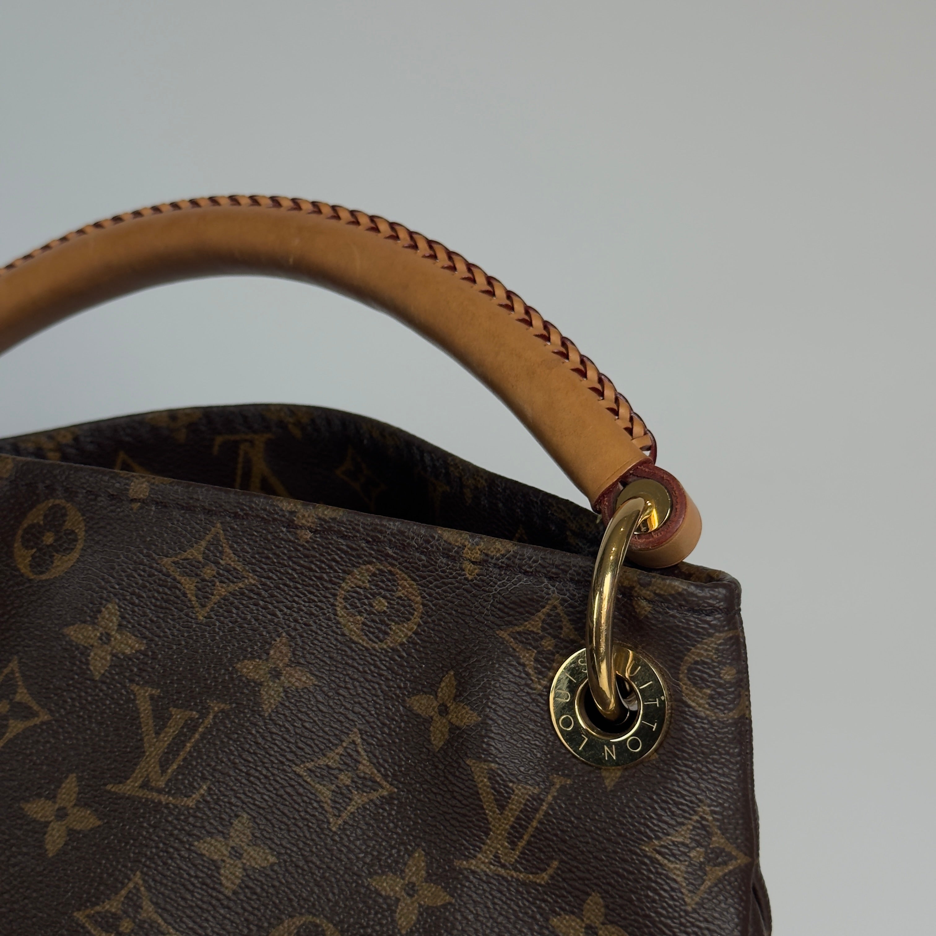 Louis Vuitton Monogram Artsy MM Shoulder Bag - Queen May