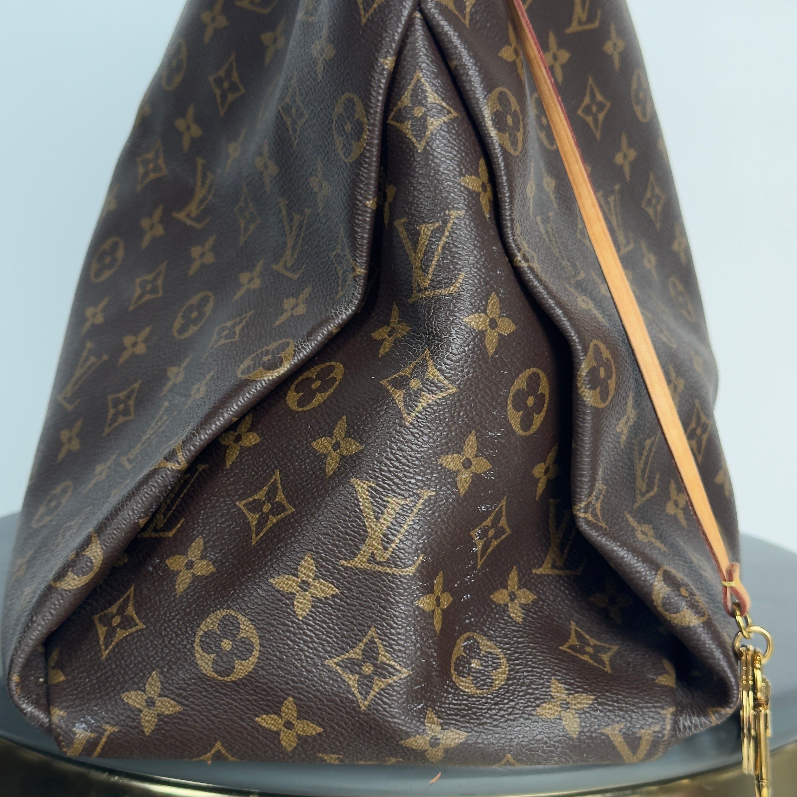 Louis Vuitton Monogram Artsy MM Shoulder Bag - Queen May