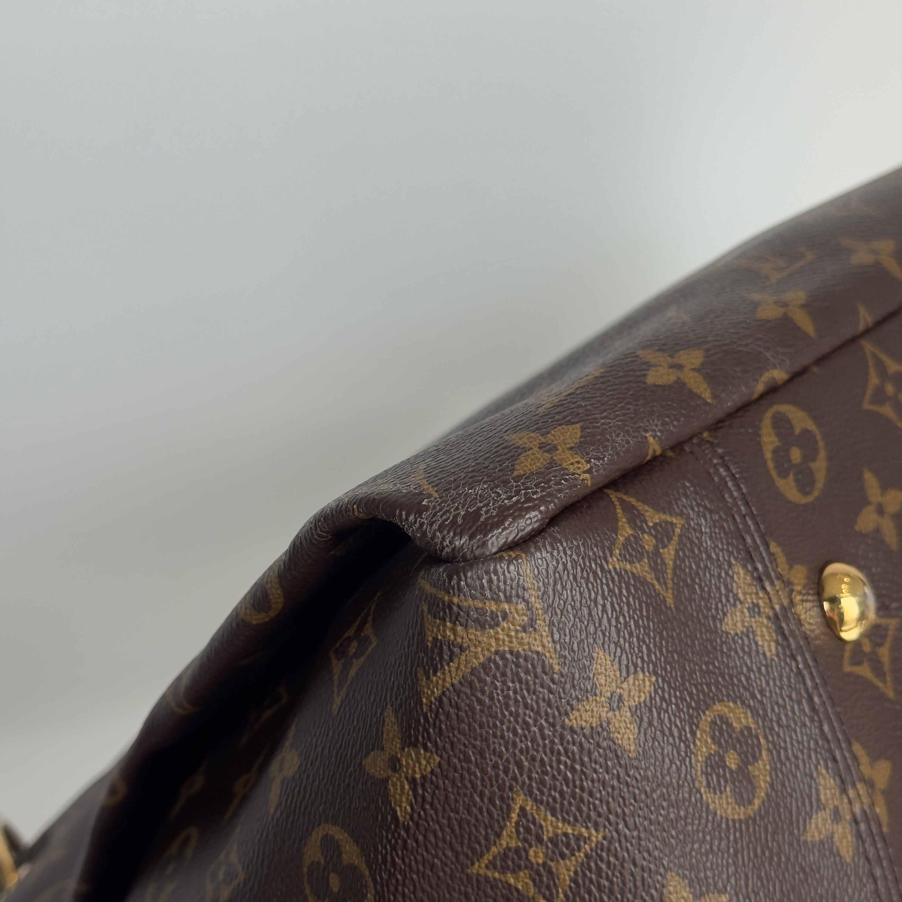 Louis Vuitton Monogram Artsy MM Shoulder Bag - Queen May