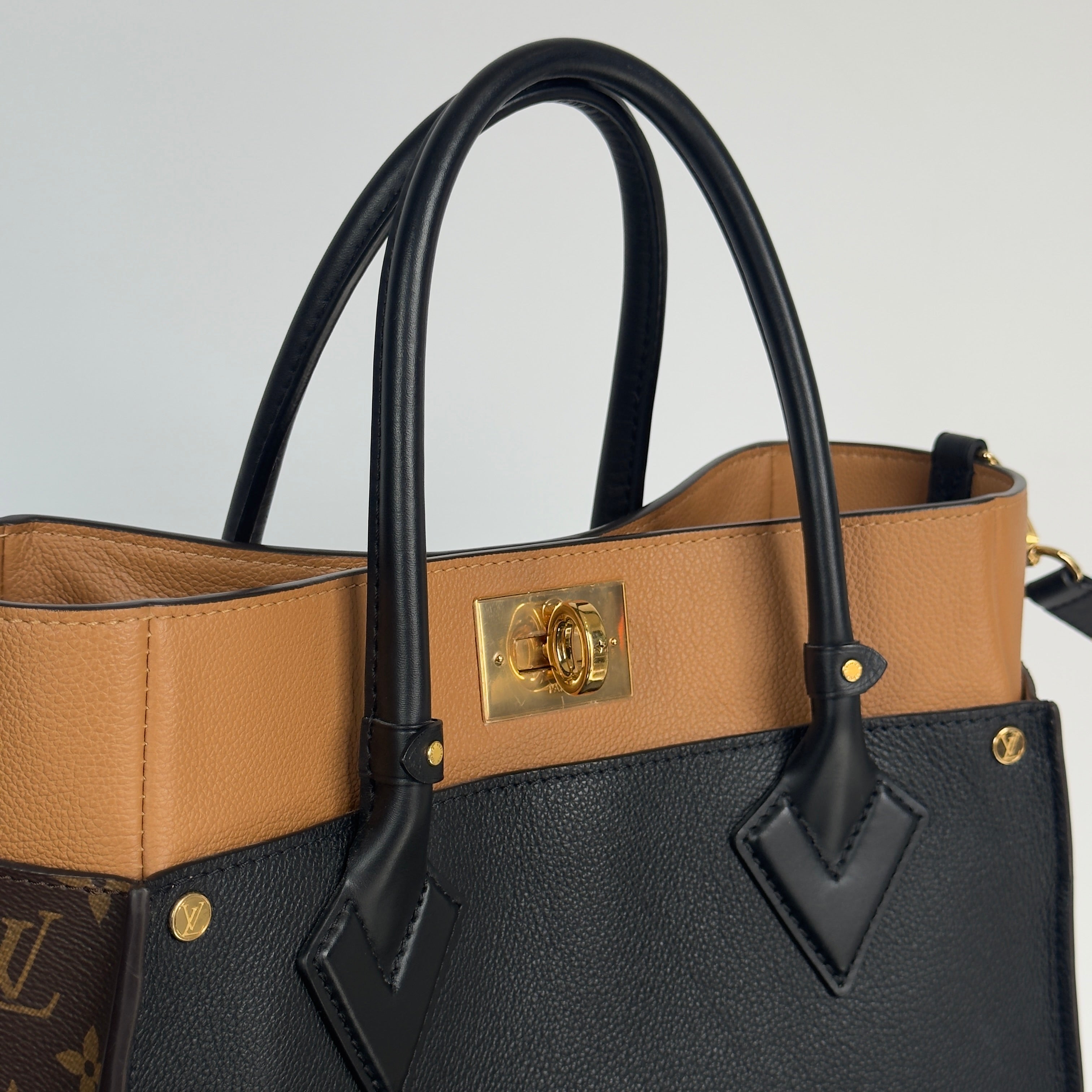 Louis Vuitton On My Side MM - Queen May