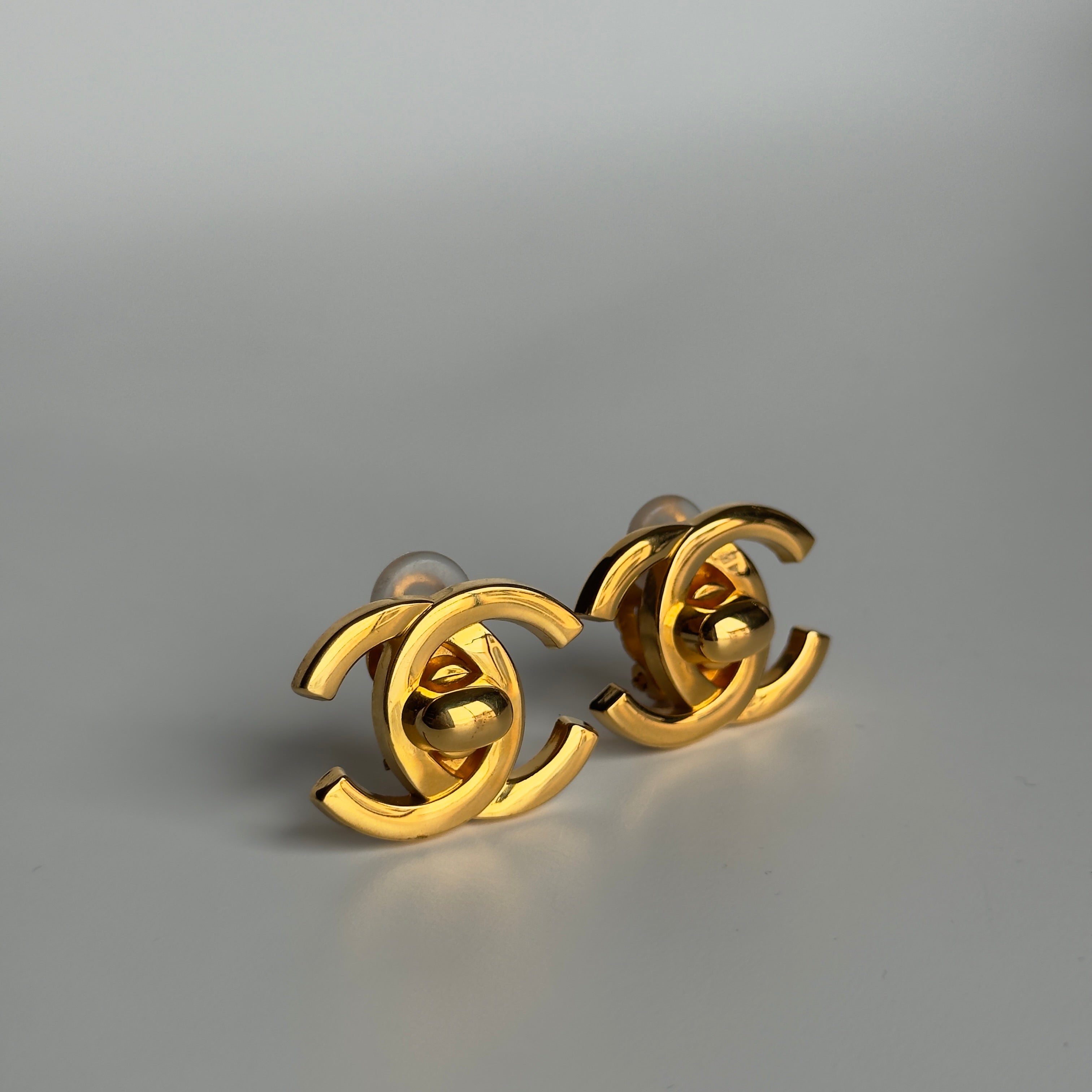 Chanel 1996 CC Turnlock Clip On Earrings - Queen May