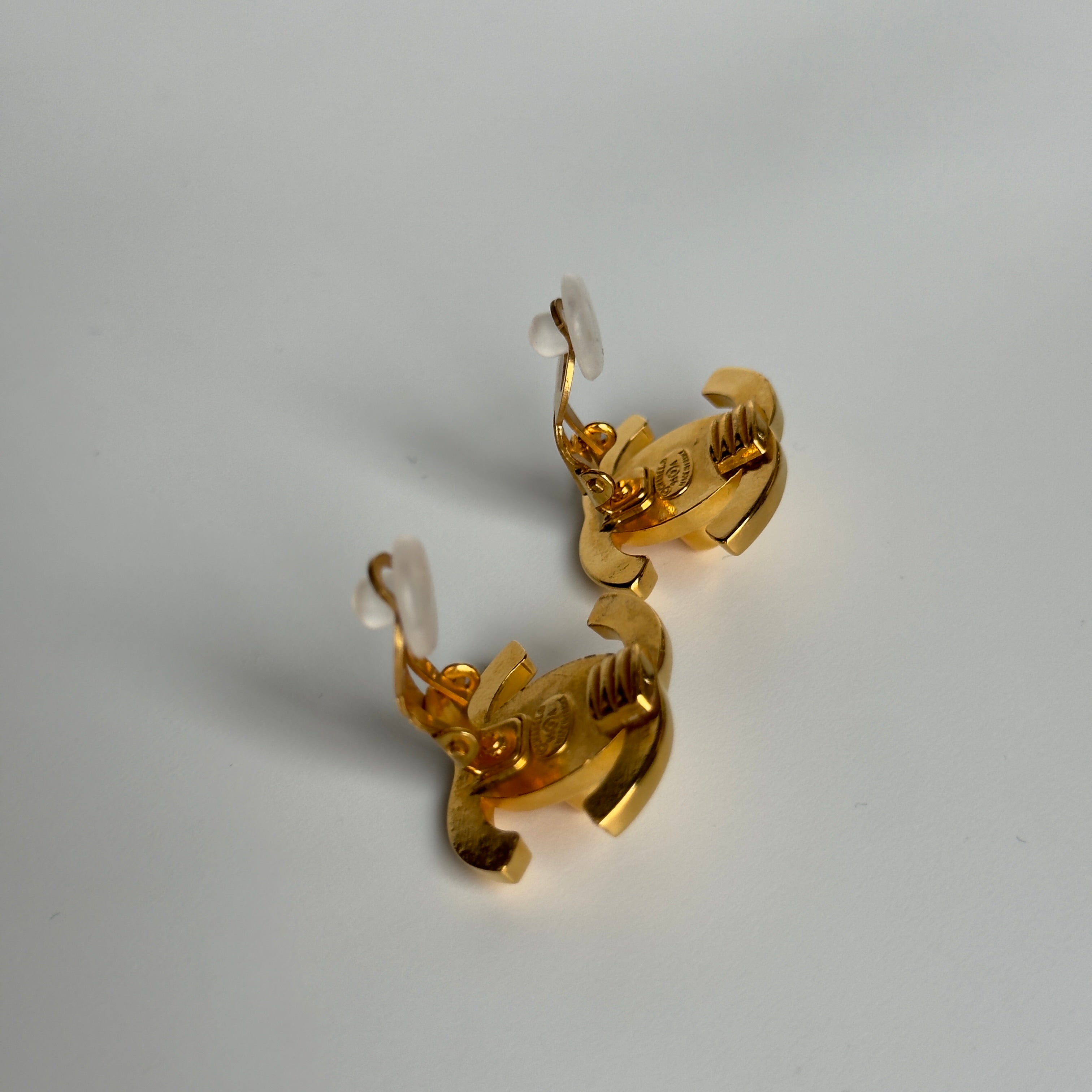 Chanel 1996 CC Turnlock Clip On Earrings - Queen May
