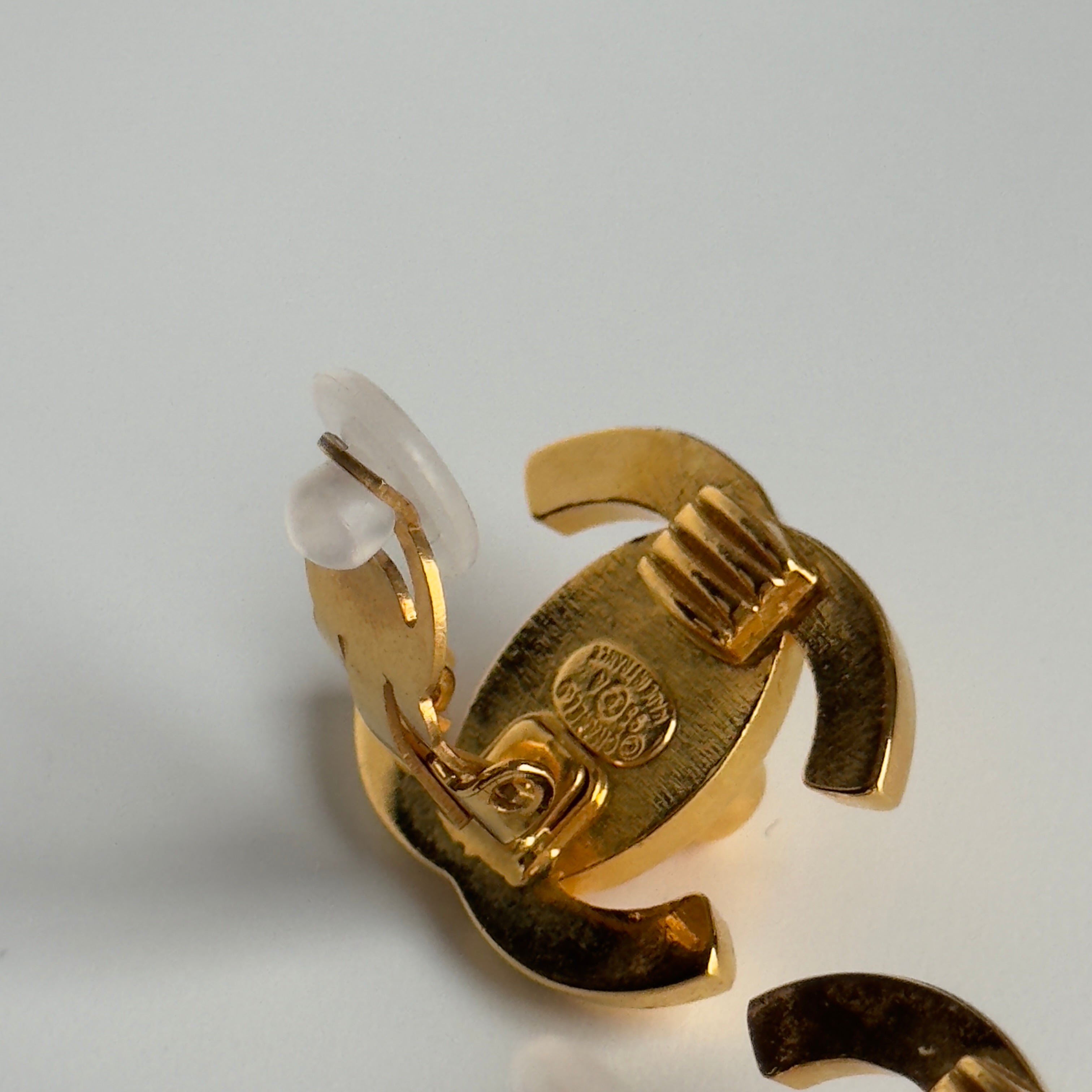 Chanel 1996 CC Turnlock Clip On Earrings - Queen May