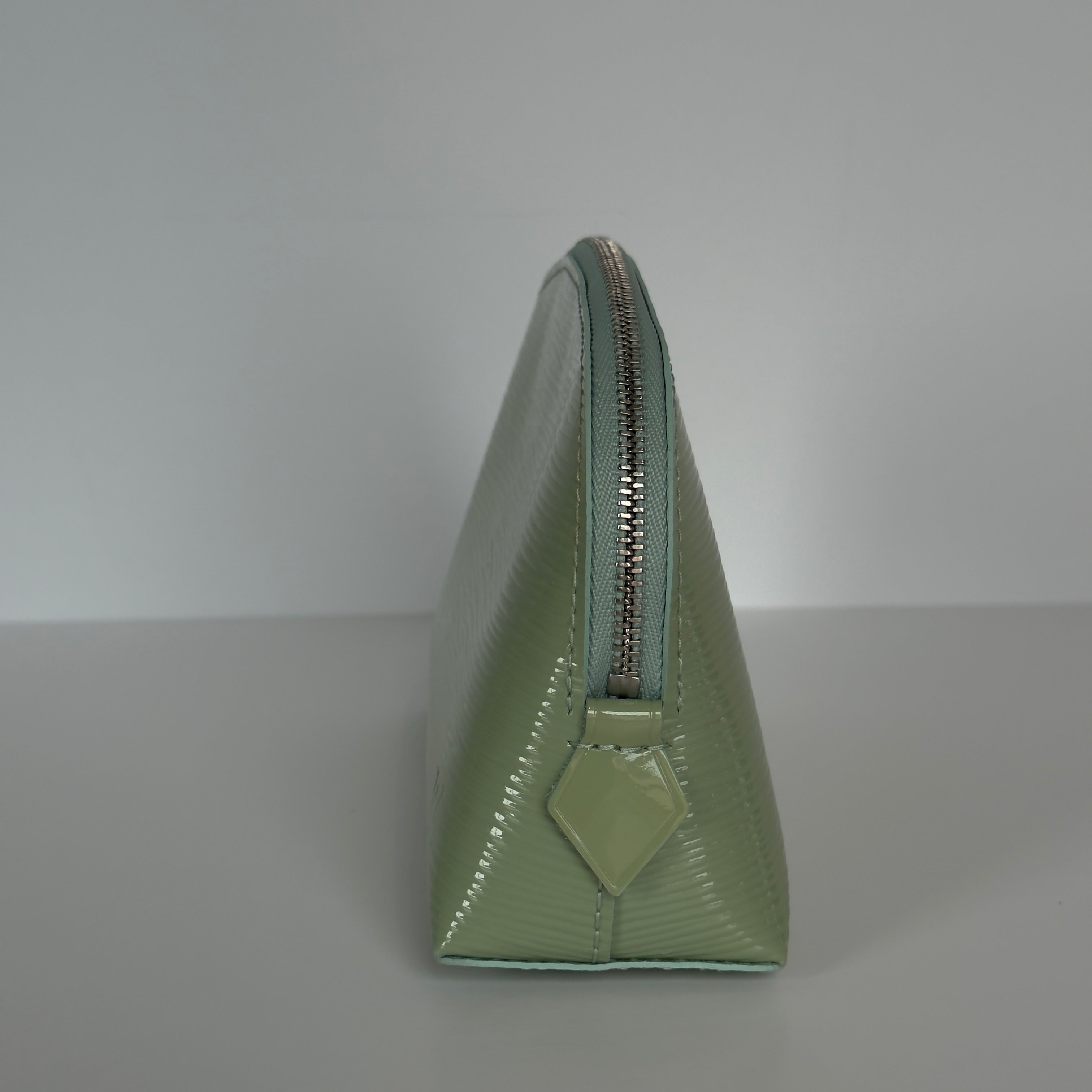 Rare Louis Vuitton Epi Cosmetic Pouch Amande Electric - Queen May