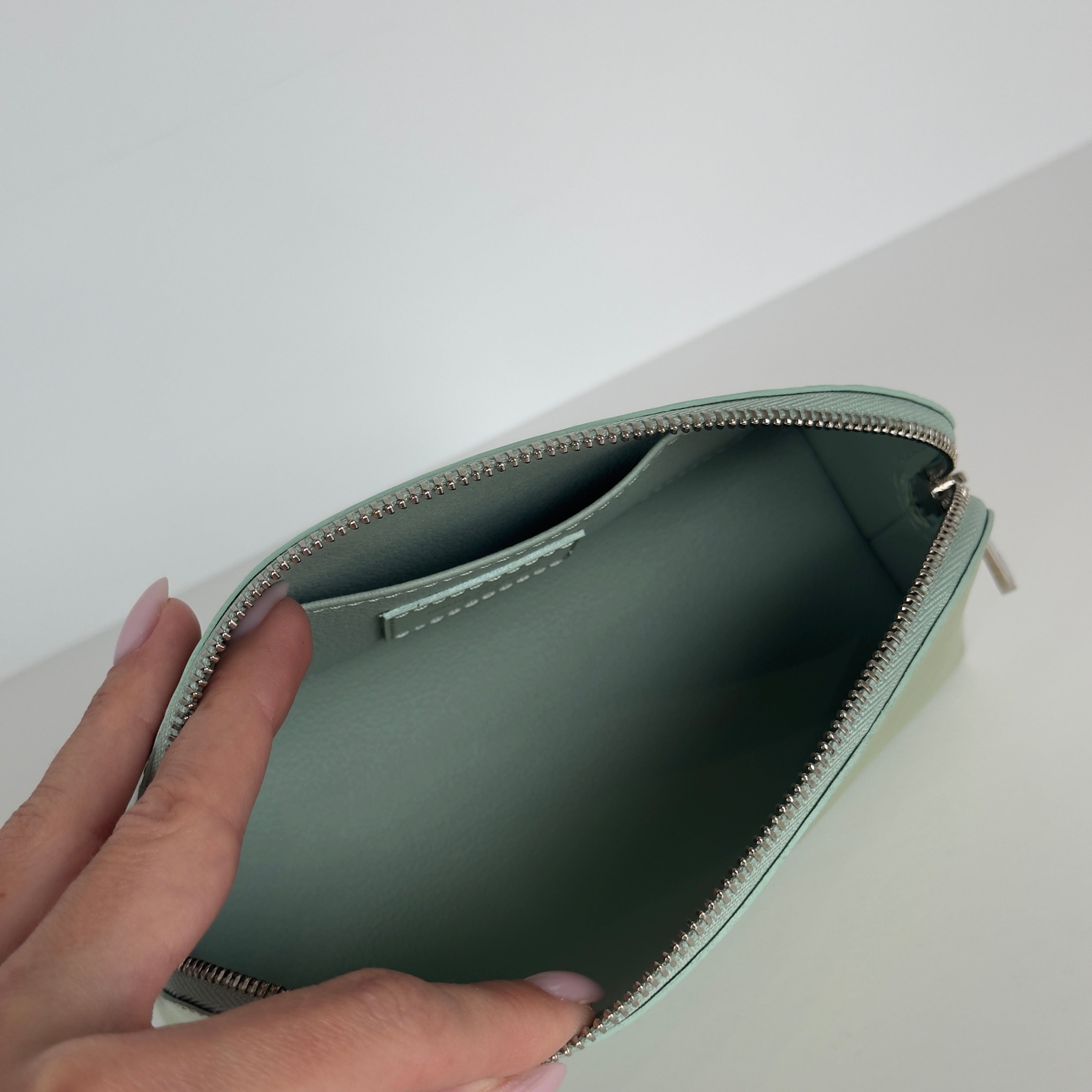 Rare Louis Vuitton Epi Cosmetic Pouch Amande Electric - Queen May