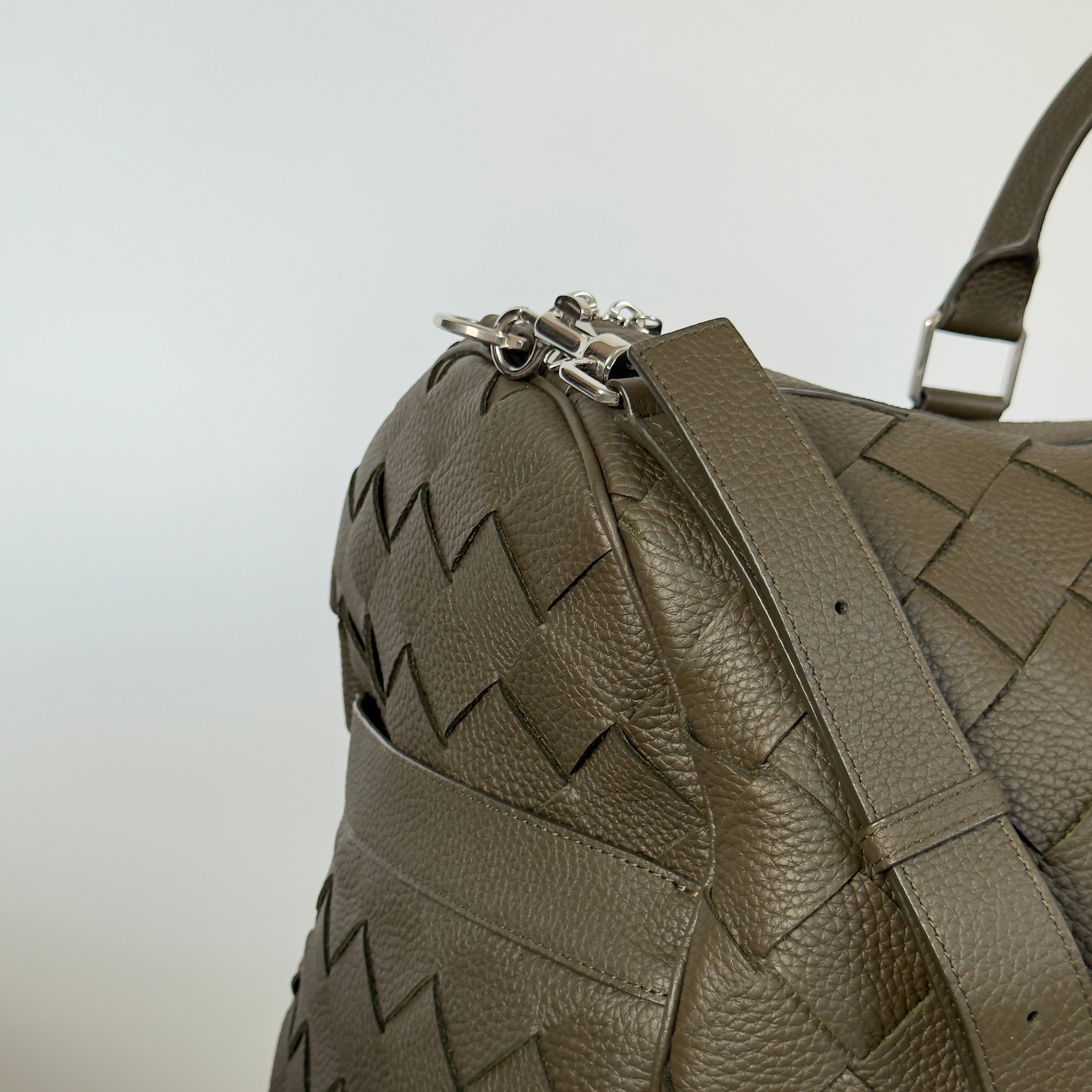 Bottega Veneta Mens Intrecciato Grained Leather Duffel Bag - Queen May